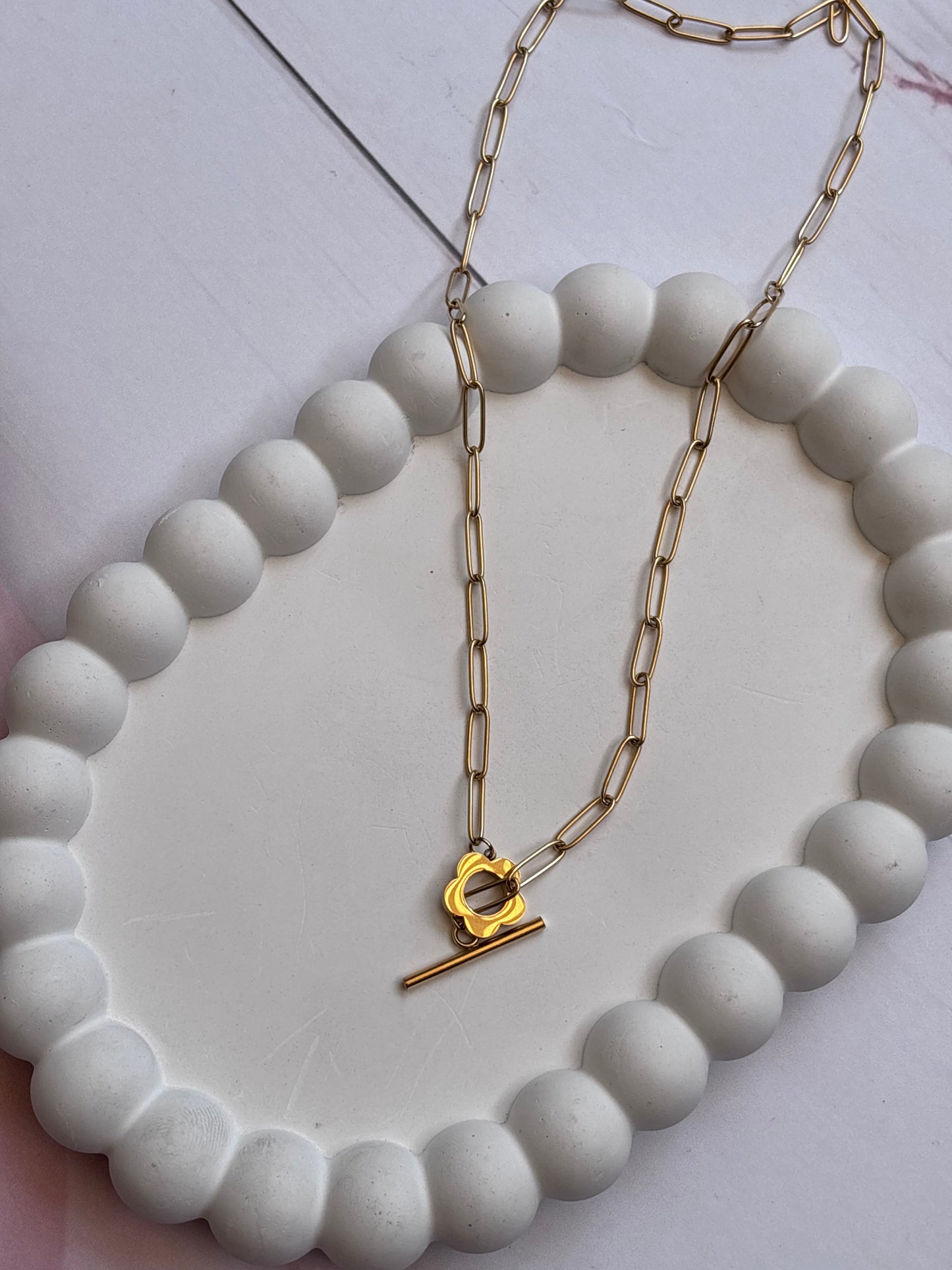 Flower in the bar necklace