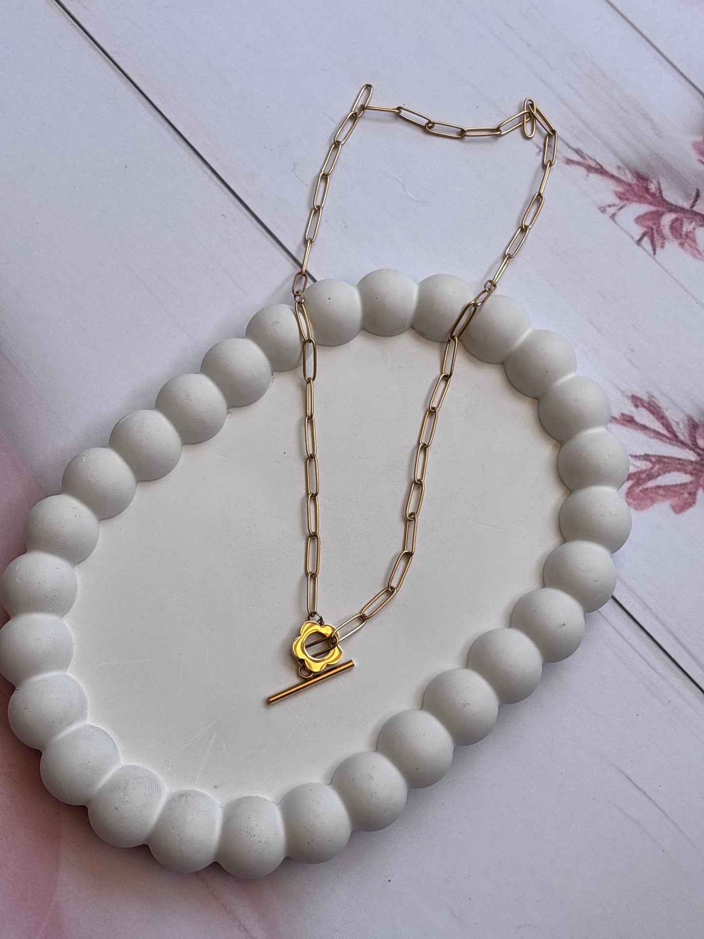 Flower in the bar necklace