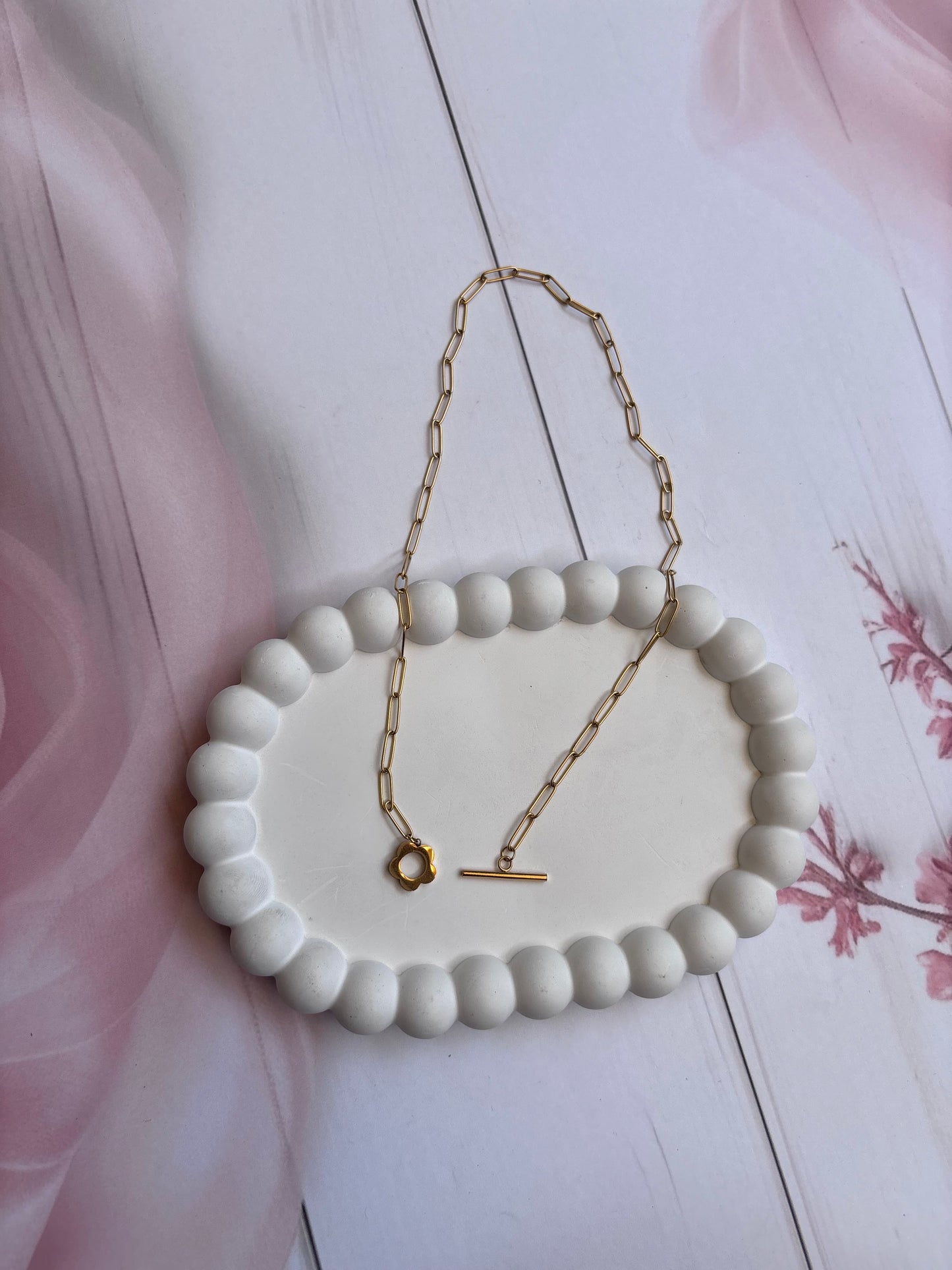 Flower in the bar necklace