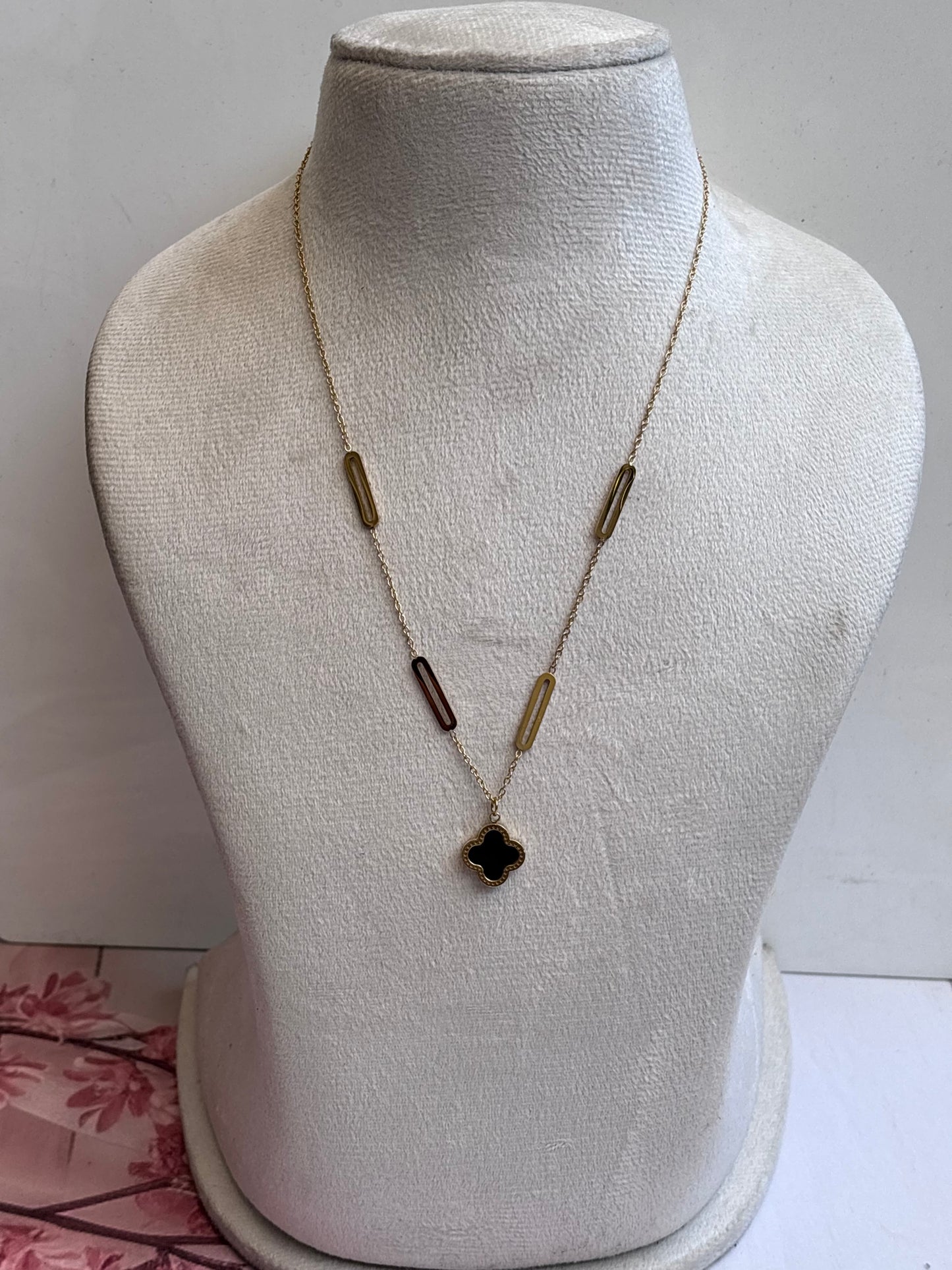 Barry Clover Necklace (2 way black and white clover)