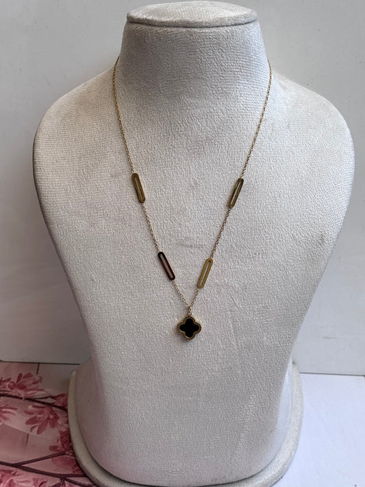 Barry Clover Necklace (2 way black and white clover)