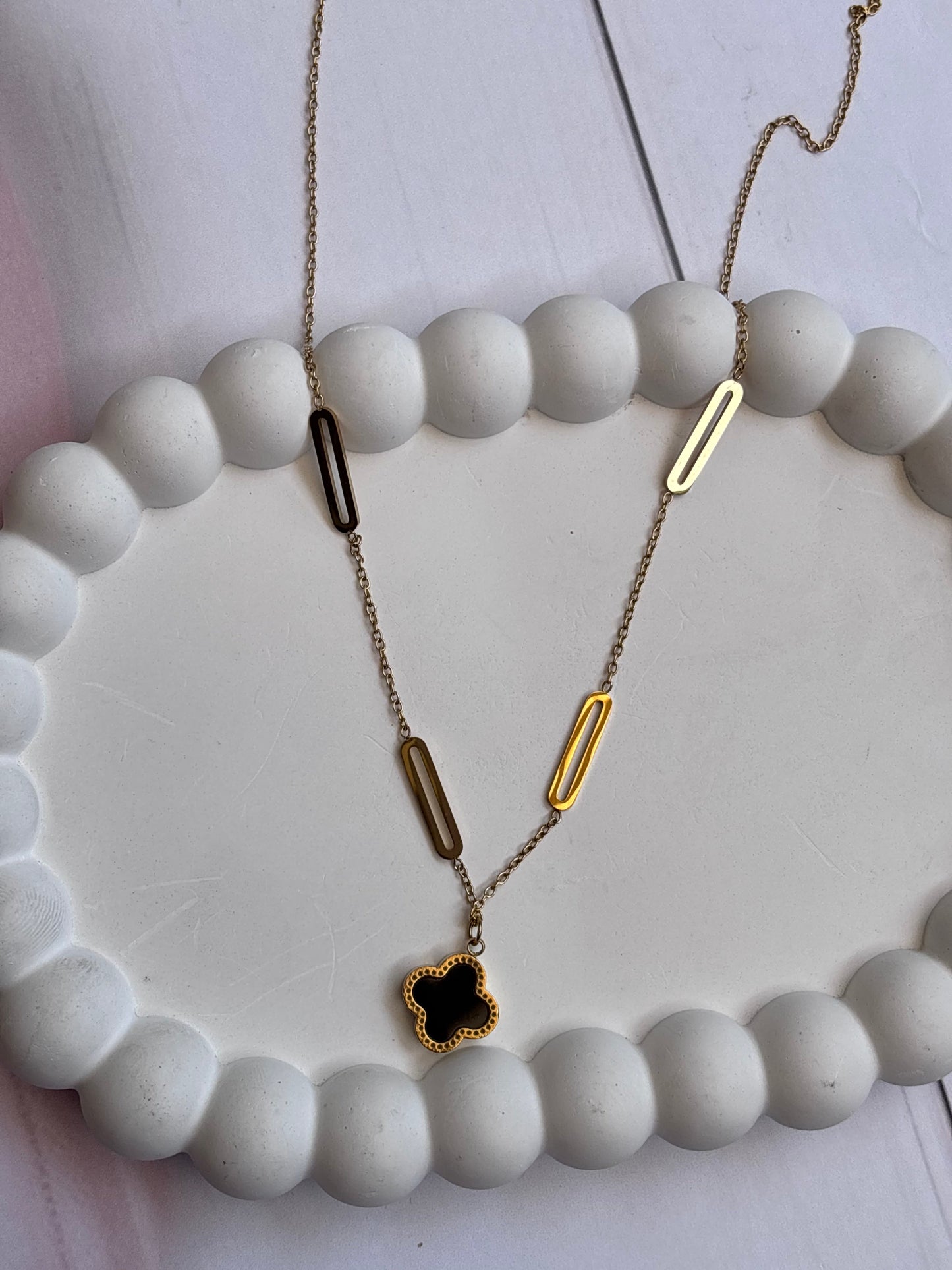 Barry Clover Necklace (2 way black and white clover)