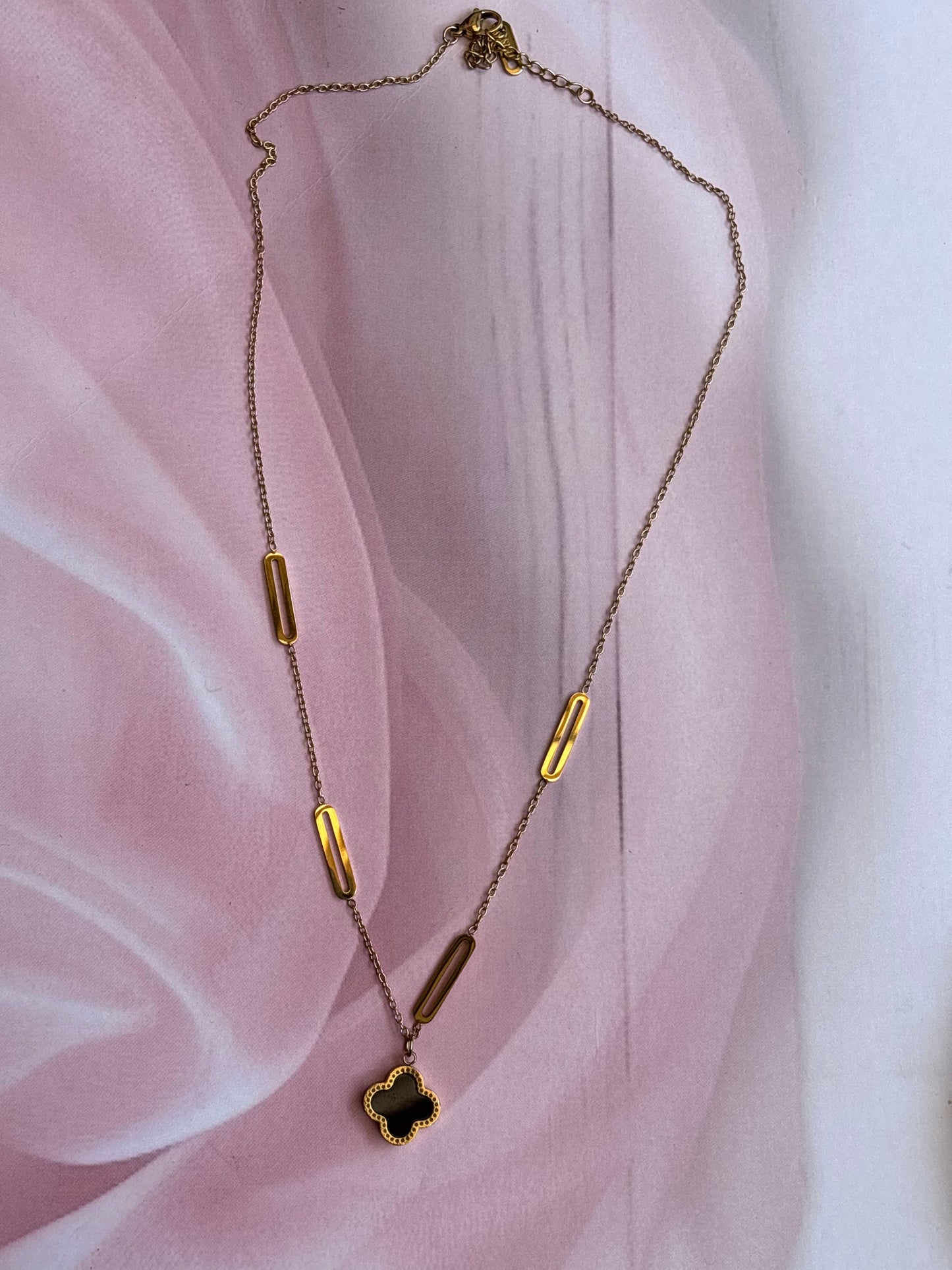 Barry Clover Necklace (2 way black and white clover)