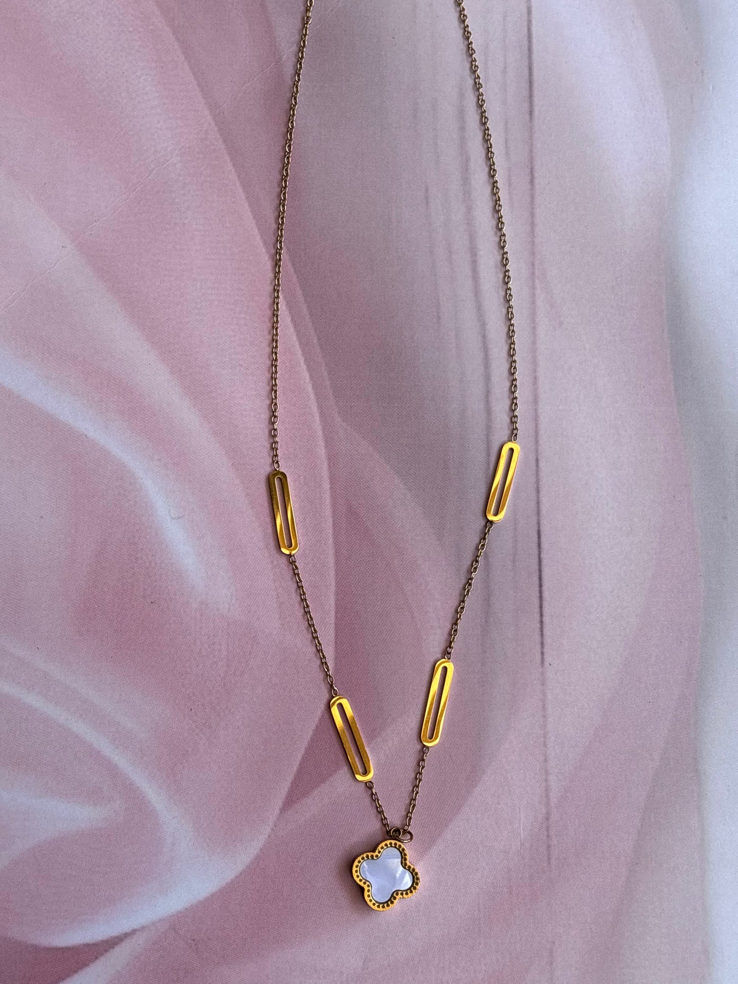 Barry Clover Necklace (2 way black and white clover)