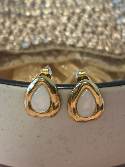 Droplet  monalisa stone earrings