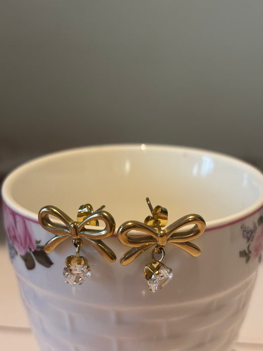 Bow earring with hanging stone