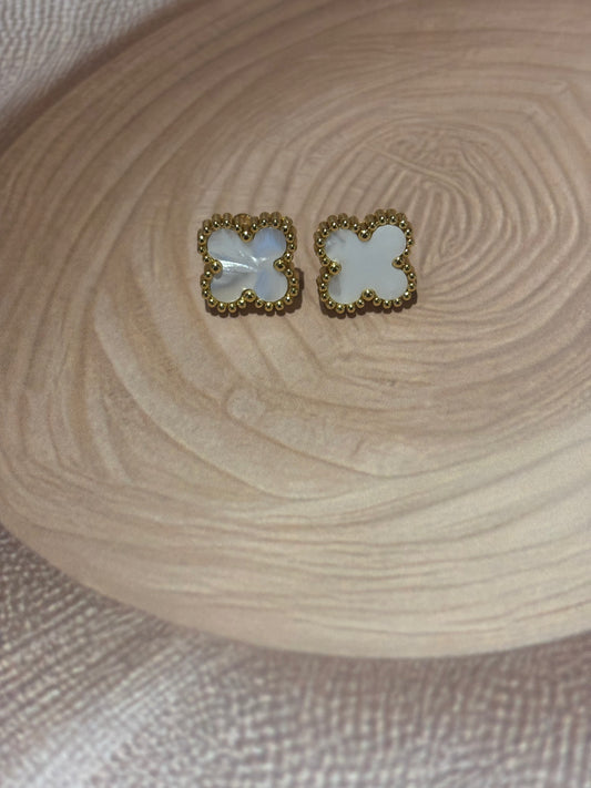 Antitarnish Clover leaf studs