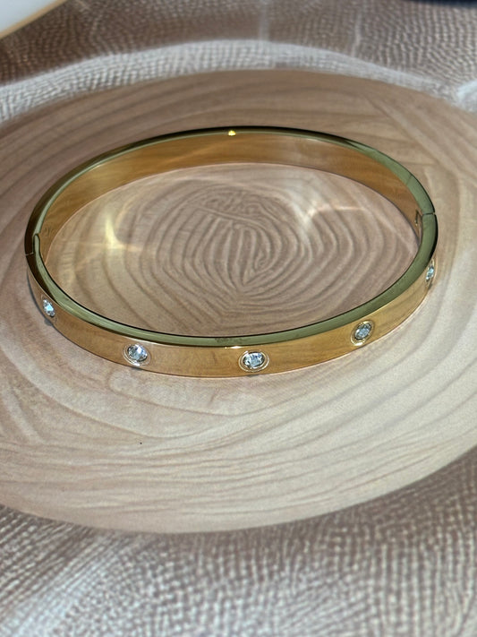 Golden Antitarnish Dis Studded bracelet