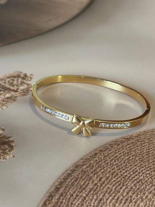 Close bow bracelet kada