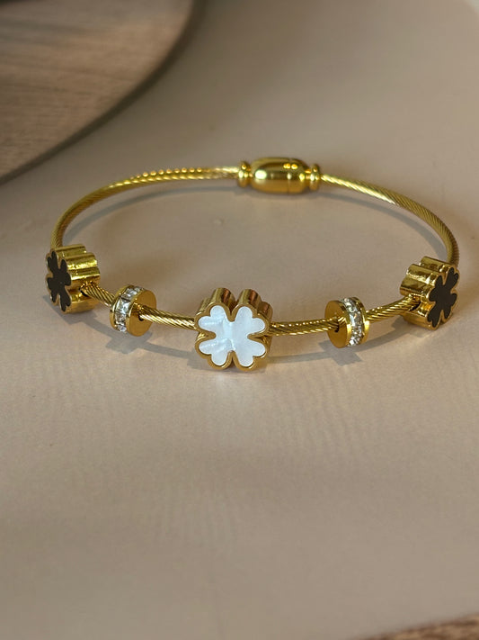 Clover leaf screw bracelet