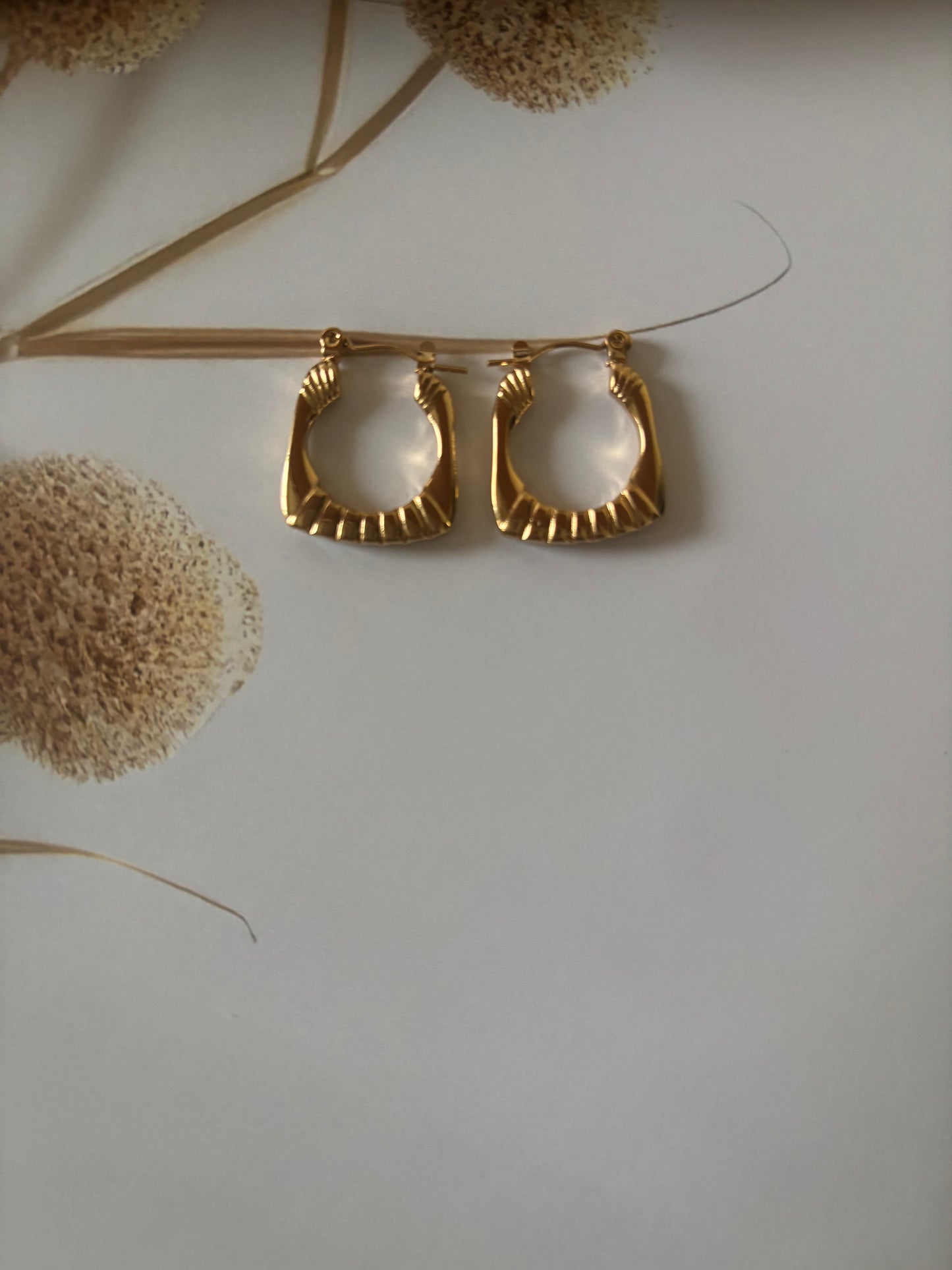 Golden box shape square hoops