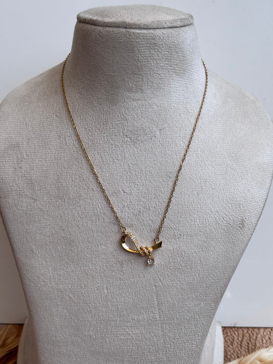Studded curvy Necklace