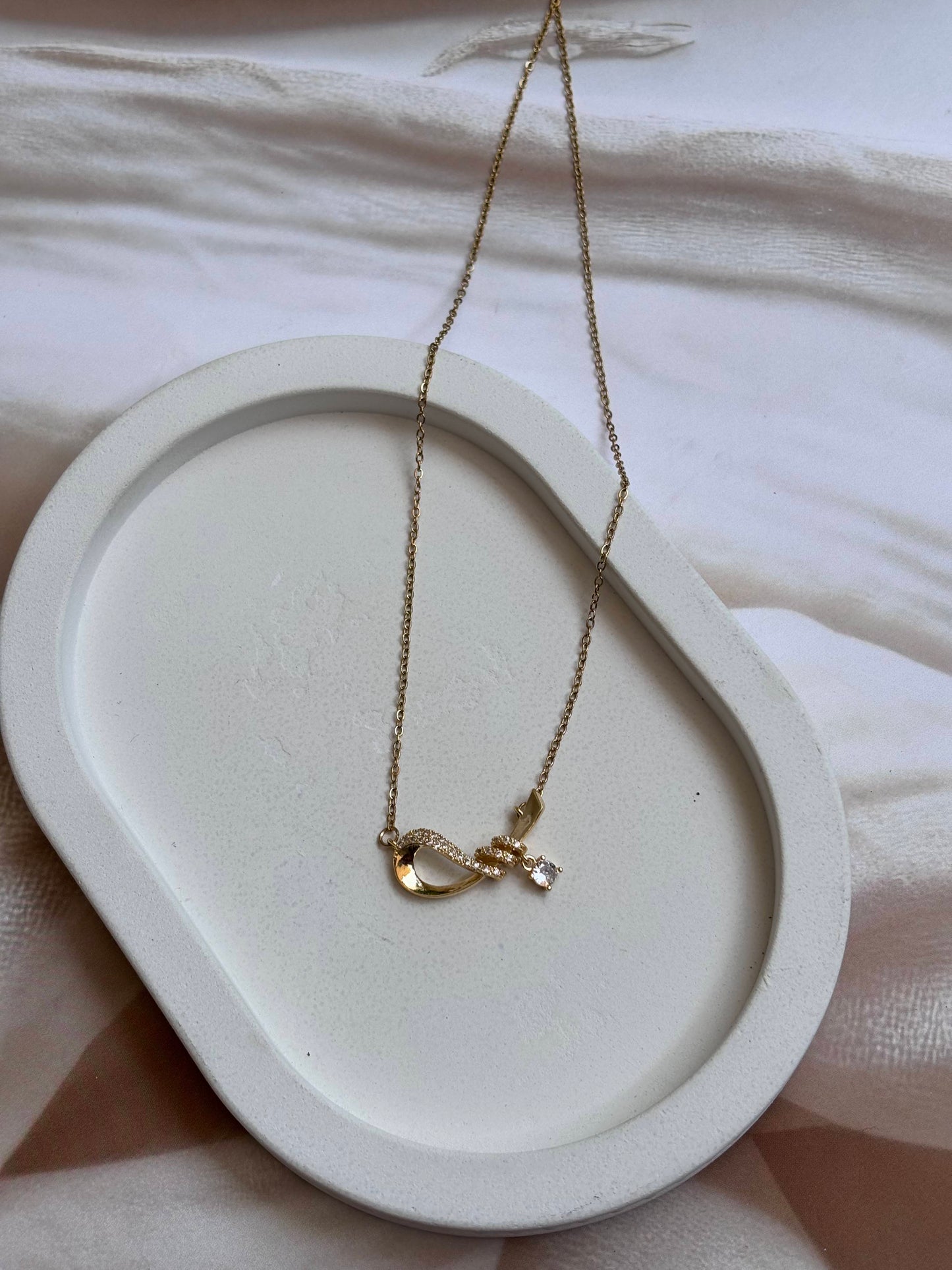 Studded curvy Necklace