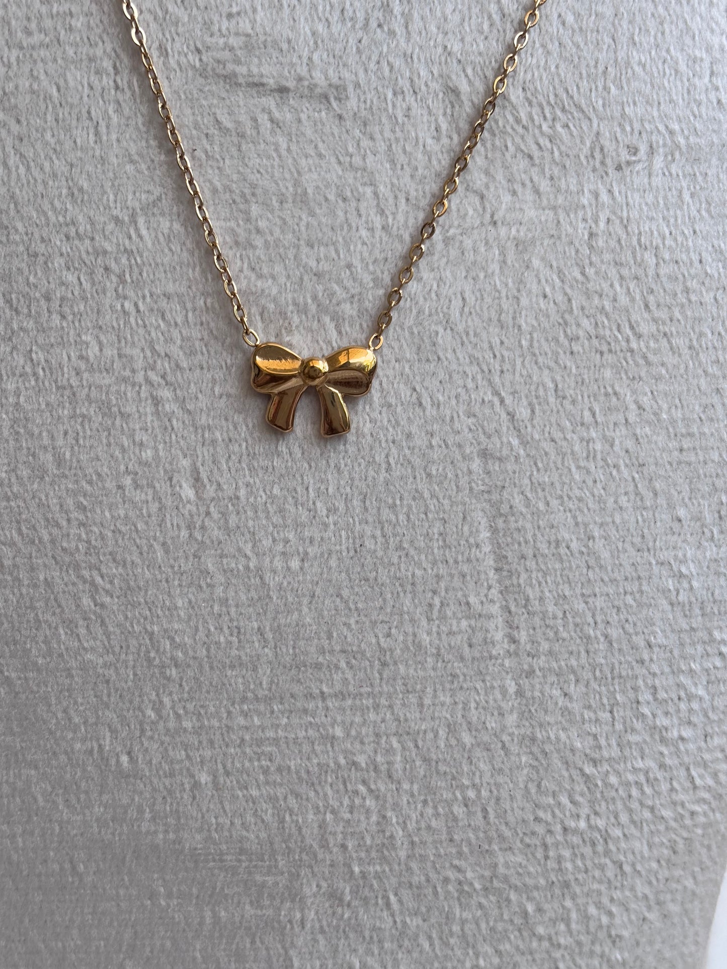 Tiny Bow necklace studs set