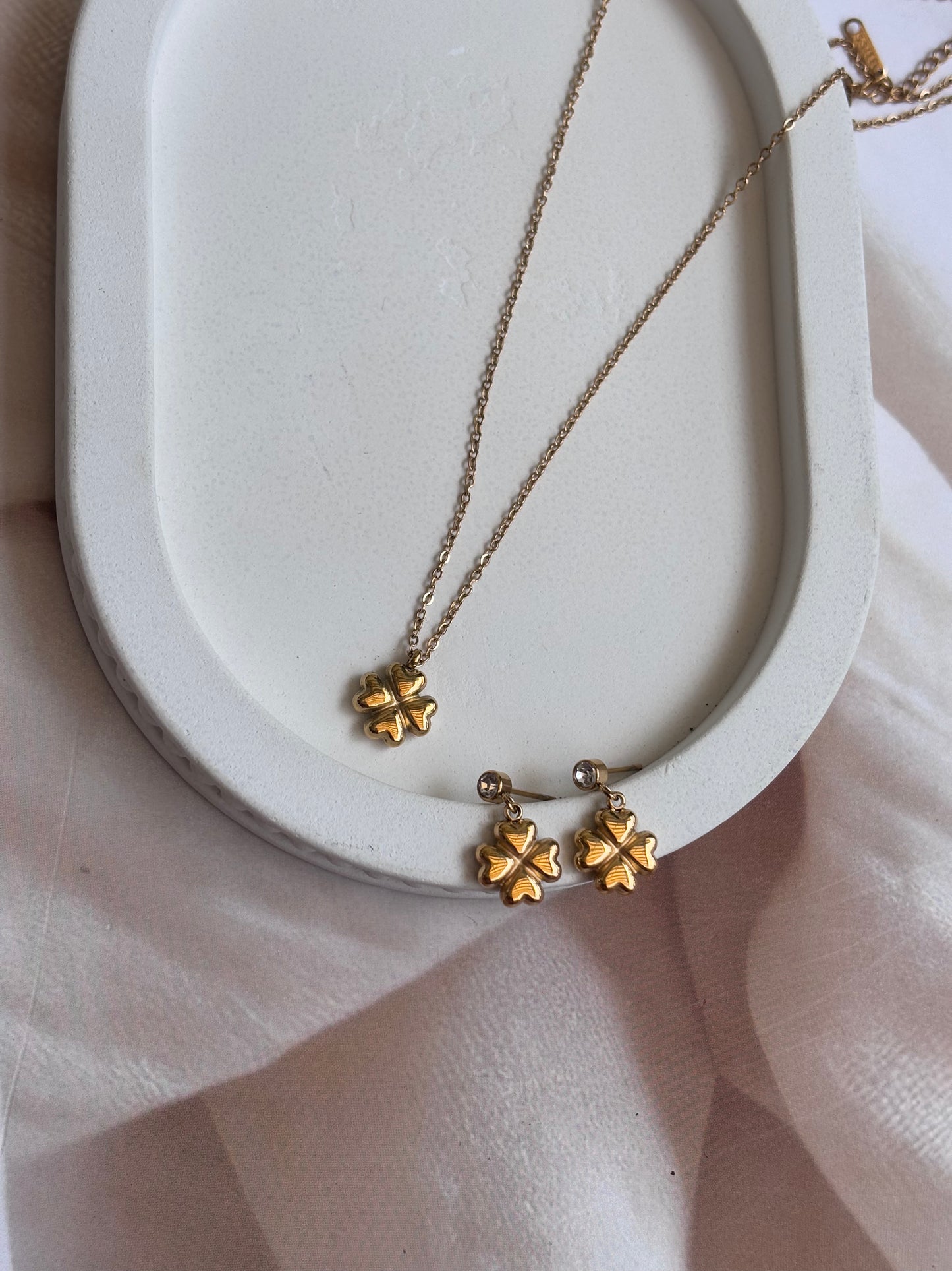 Golden flower with dangling earring chain pendant set