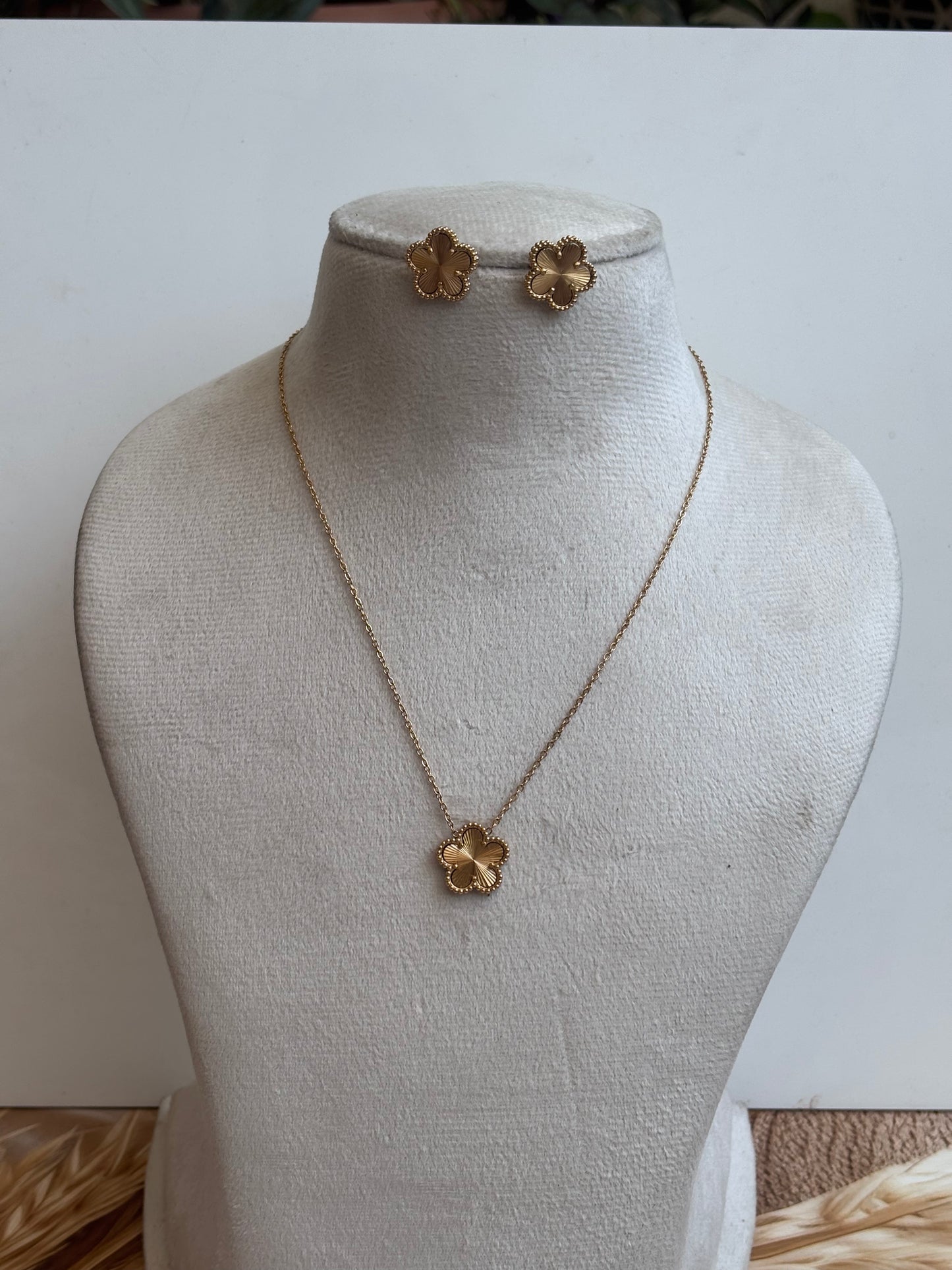 Golden flower necklace and stud set