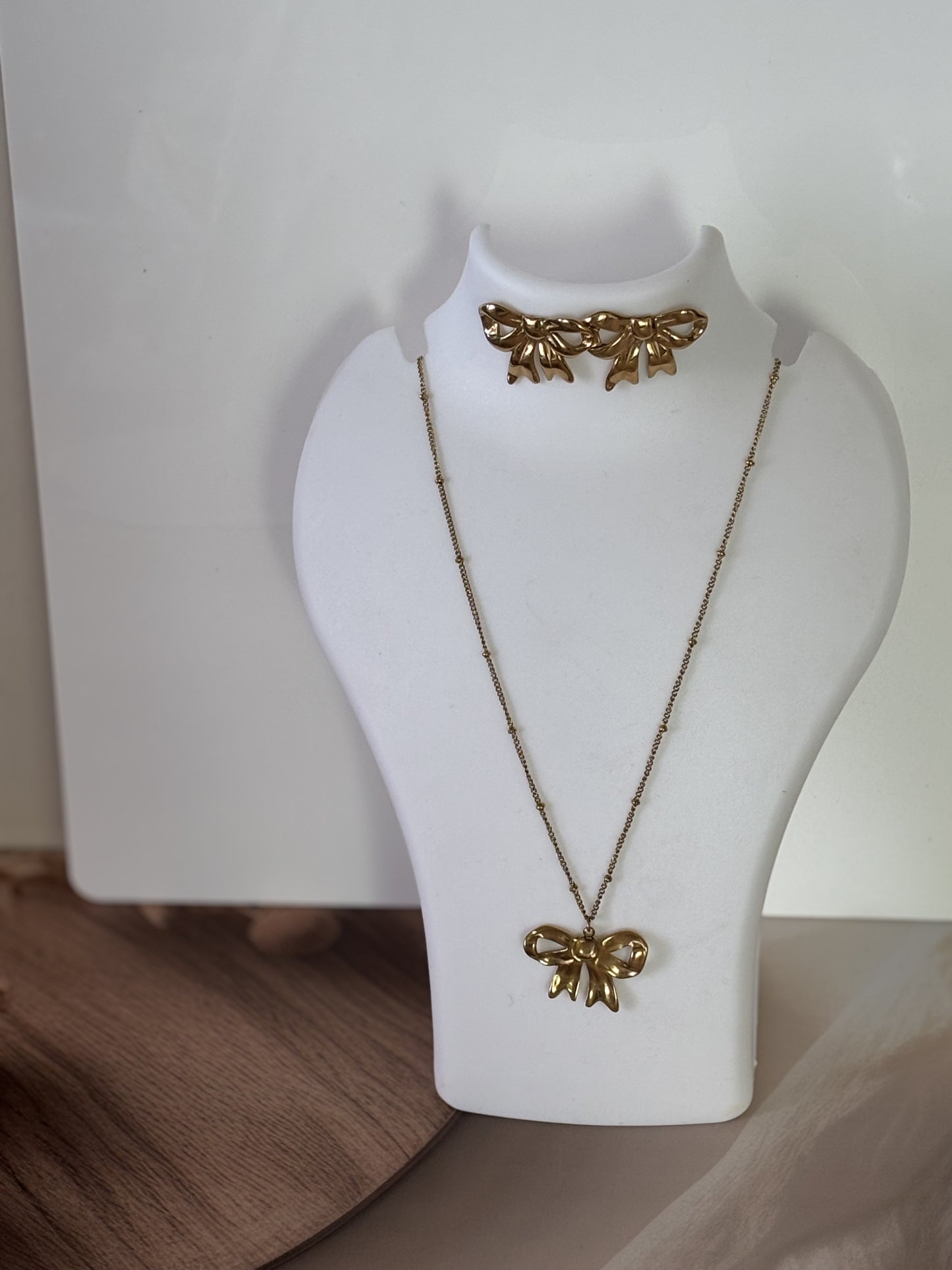 Golden Bow-me Necklace