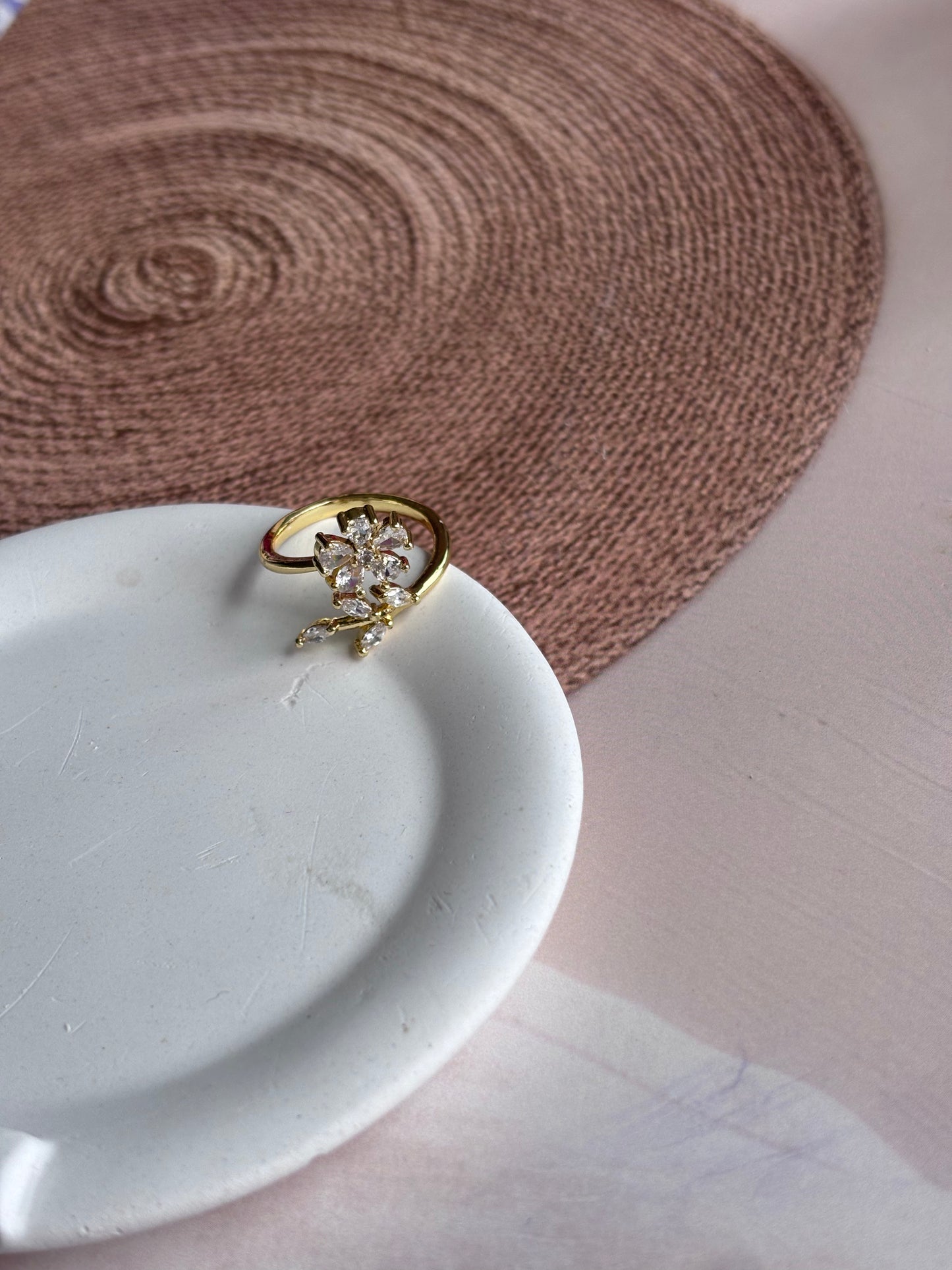 Flower leaf vel AD ring