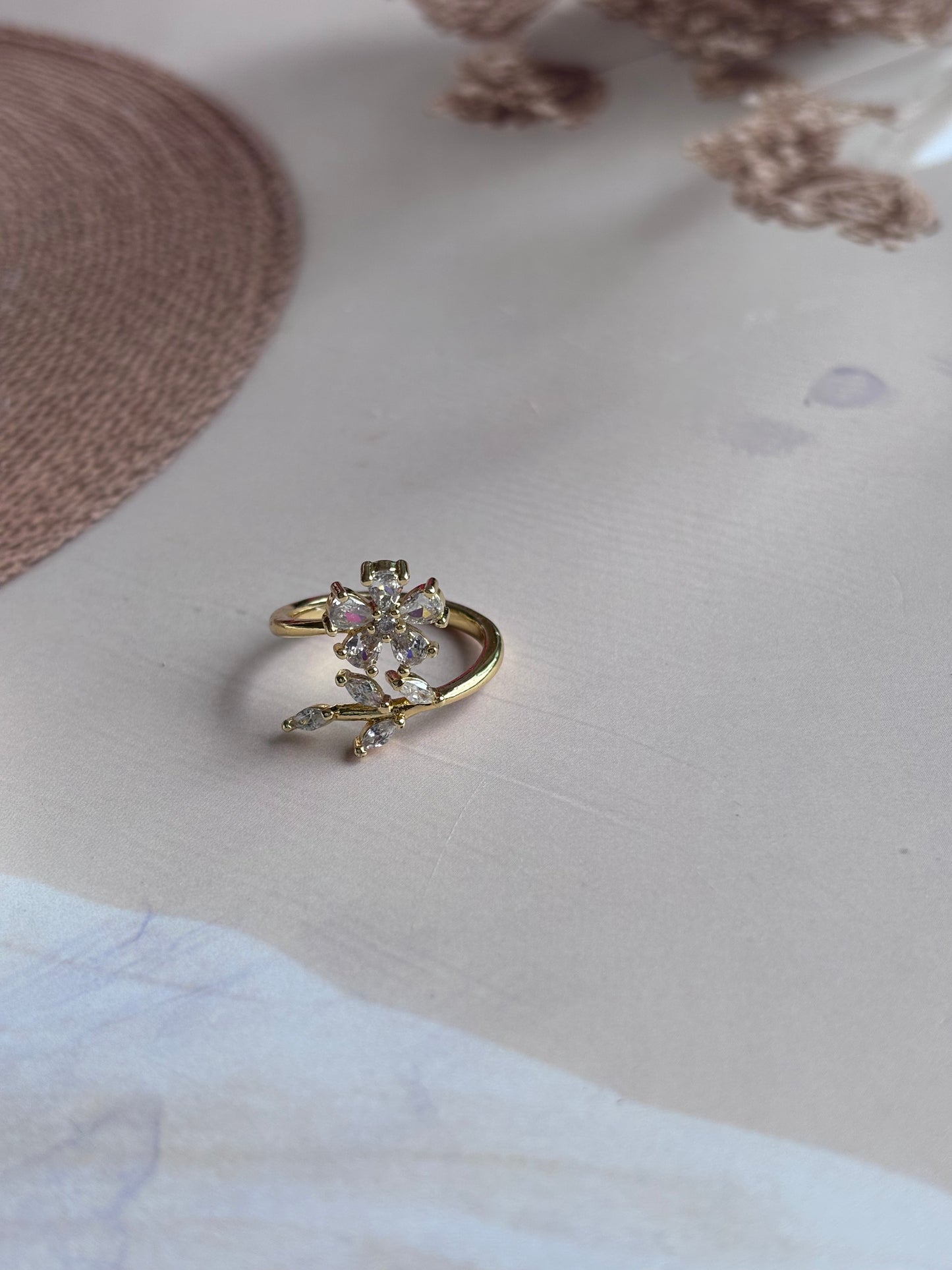 Flower leaf vel AD ring