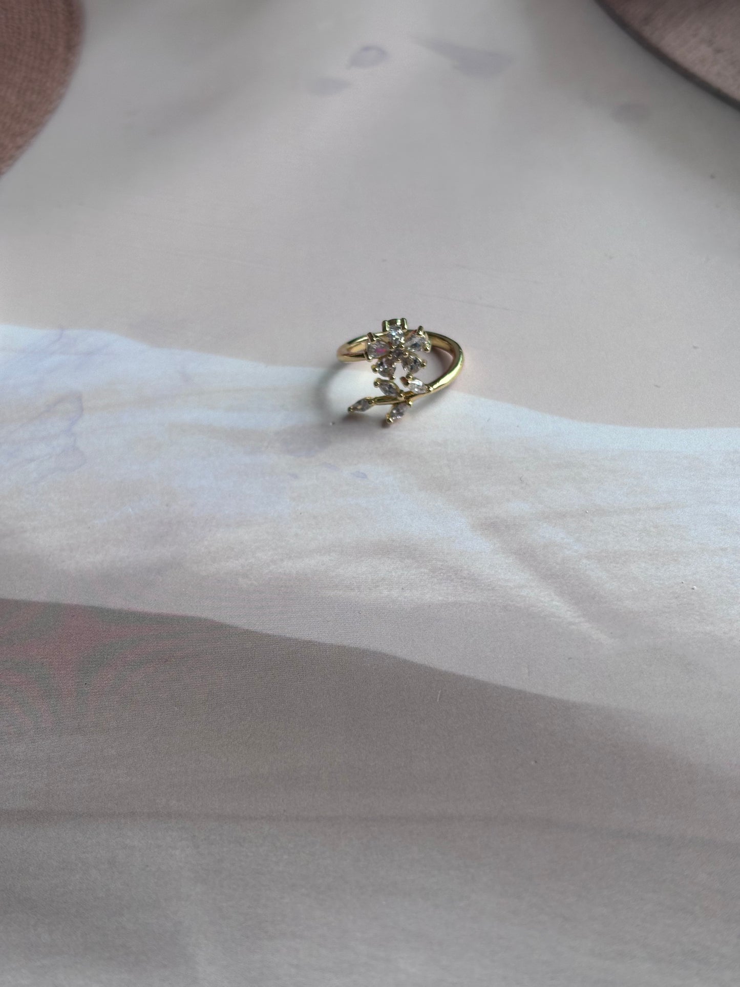 Flower leaf vel AD ring