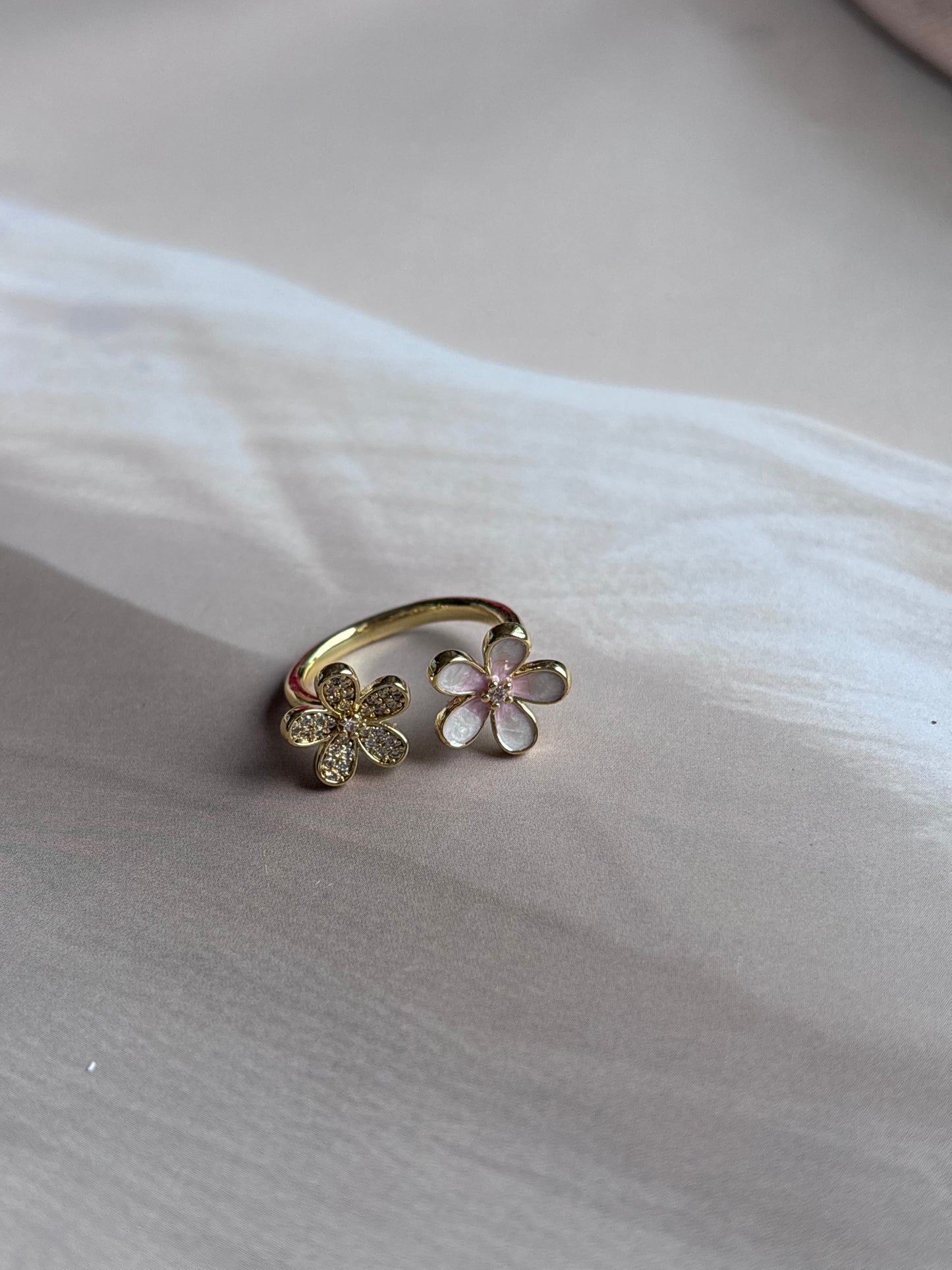 Enamelled duo-Flower ring