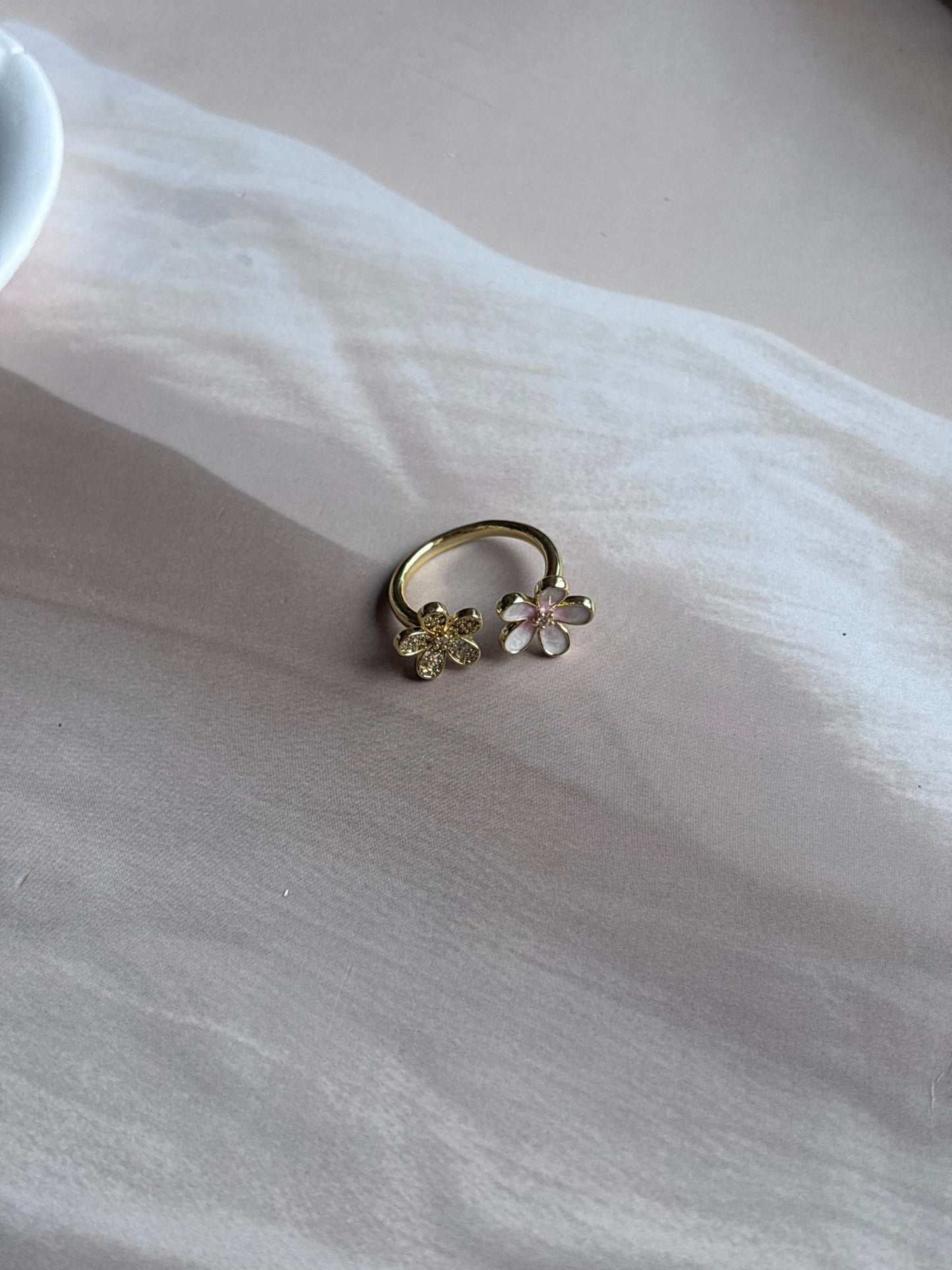 Enamelled duo-Flower ring