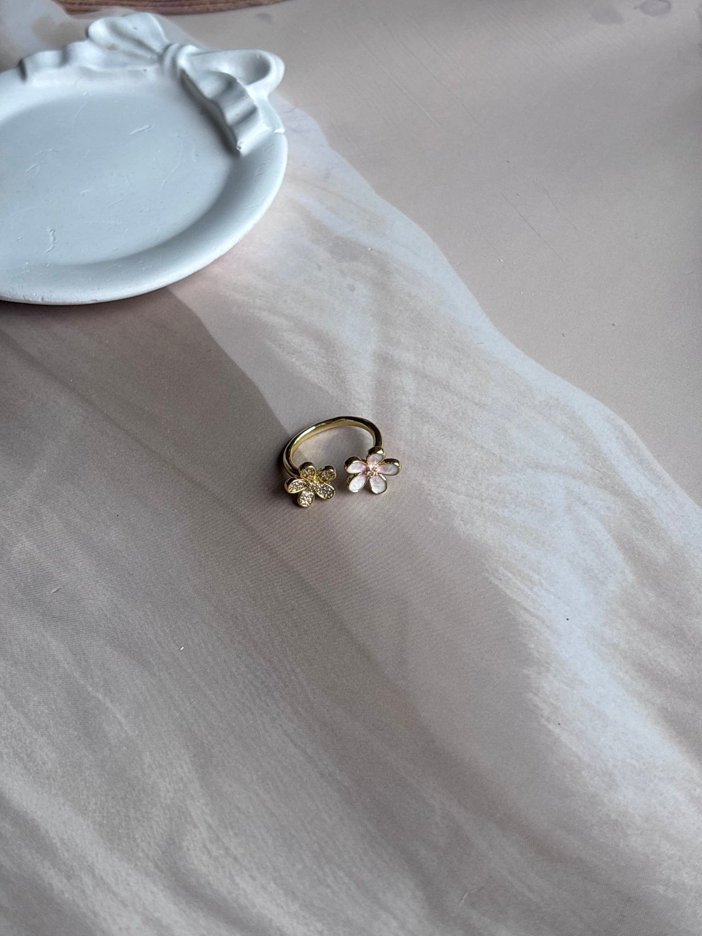 Enamelled duo-Flower ring