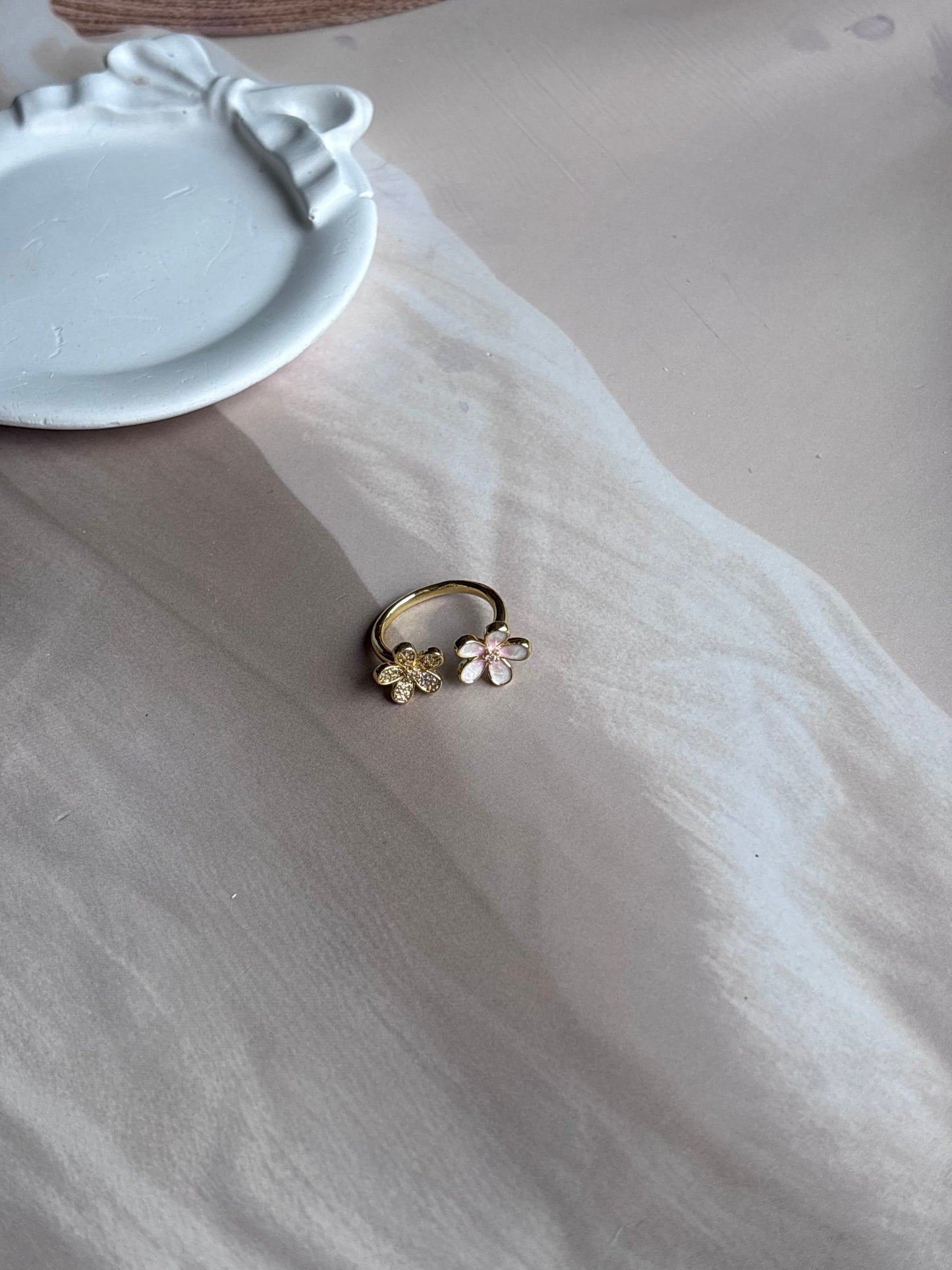 Enamelled duo-Flower ring