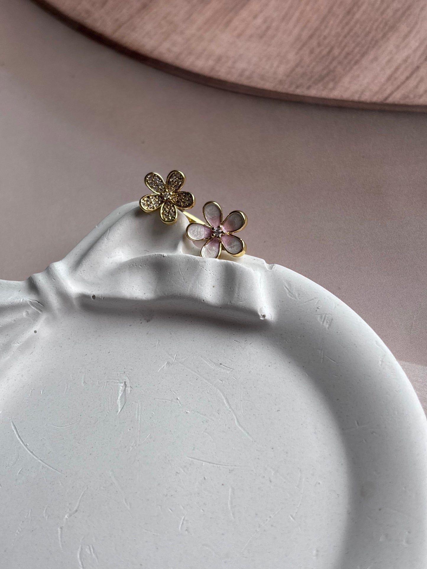 Enamelled duo-Flower ring