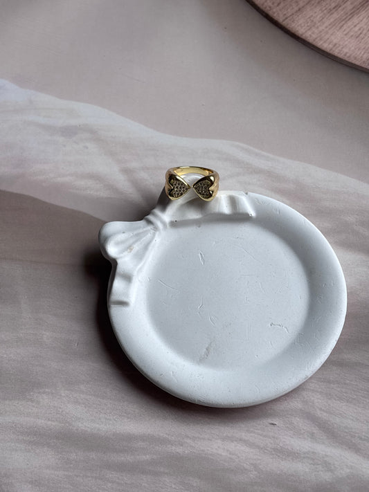 Bulky hug ring