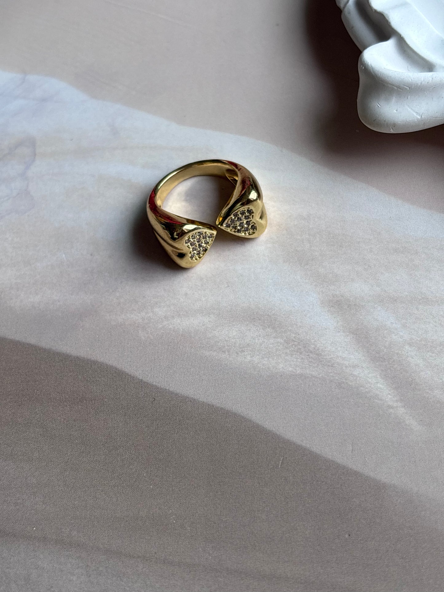 Bulky hug ring