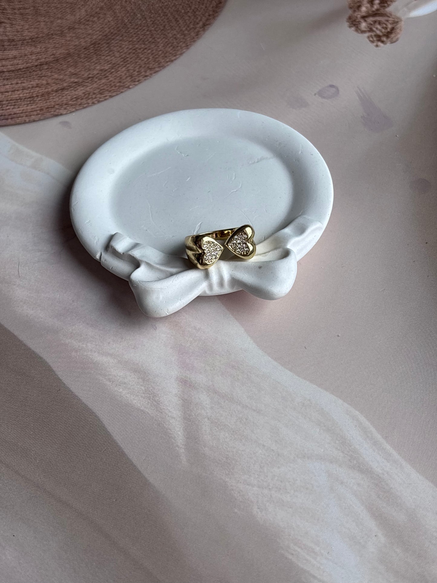 Bulky hug ring
