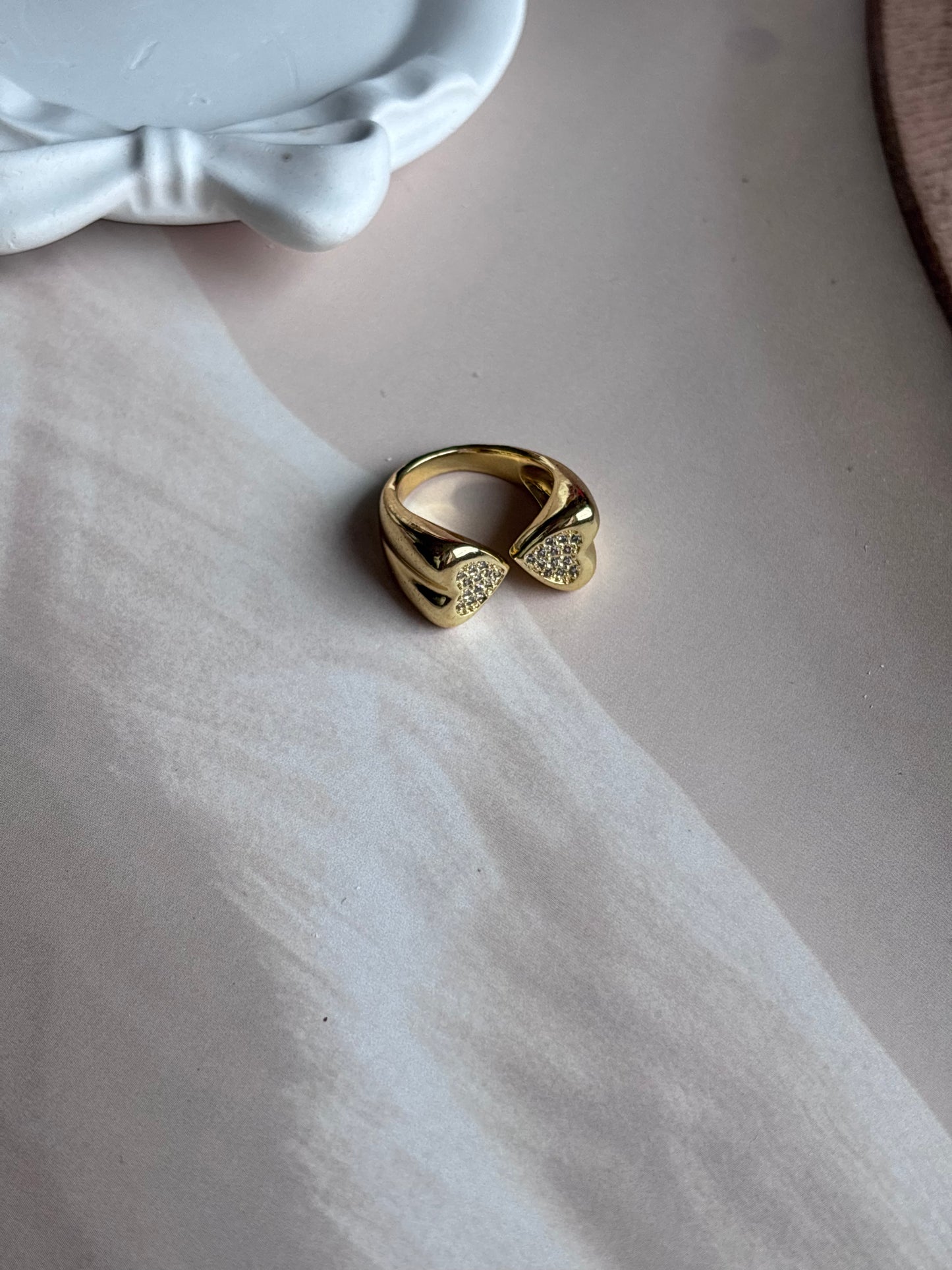 Bulky hug ring