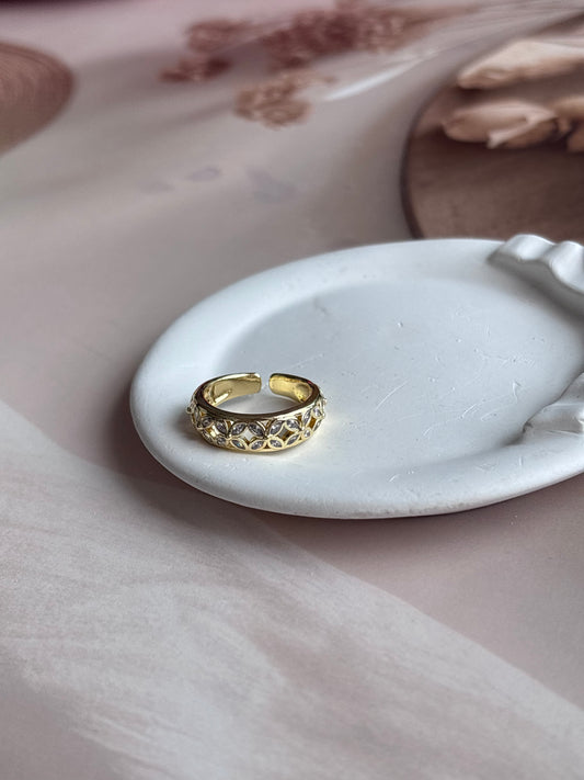Quadrapetal flower ring