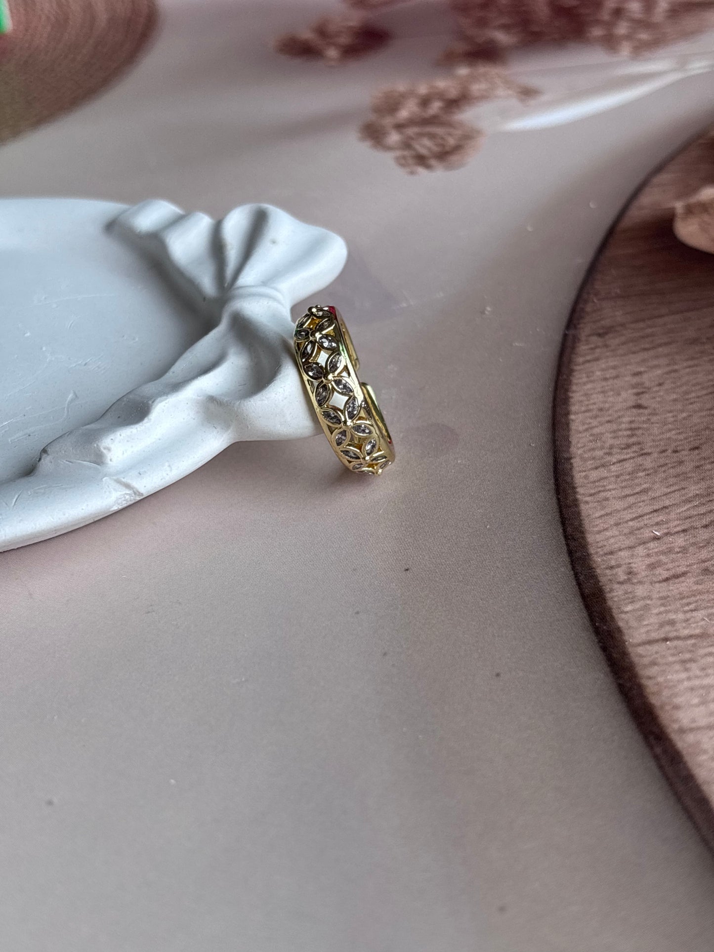 Quadrapetal flower ring