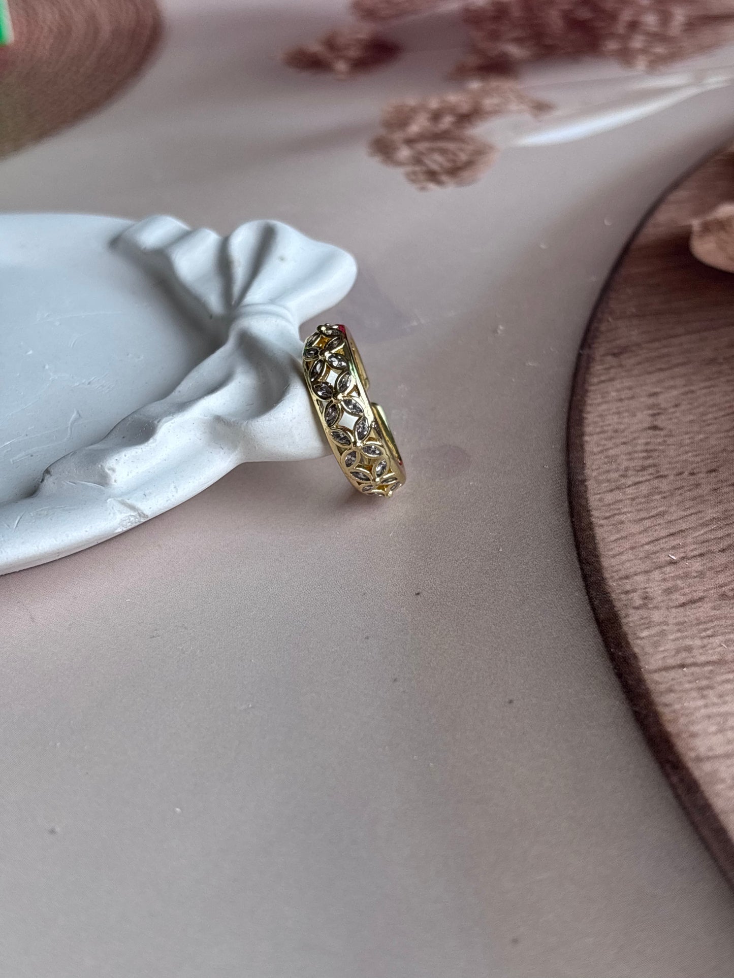 Quadrapetal flower ring