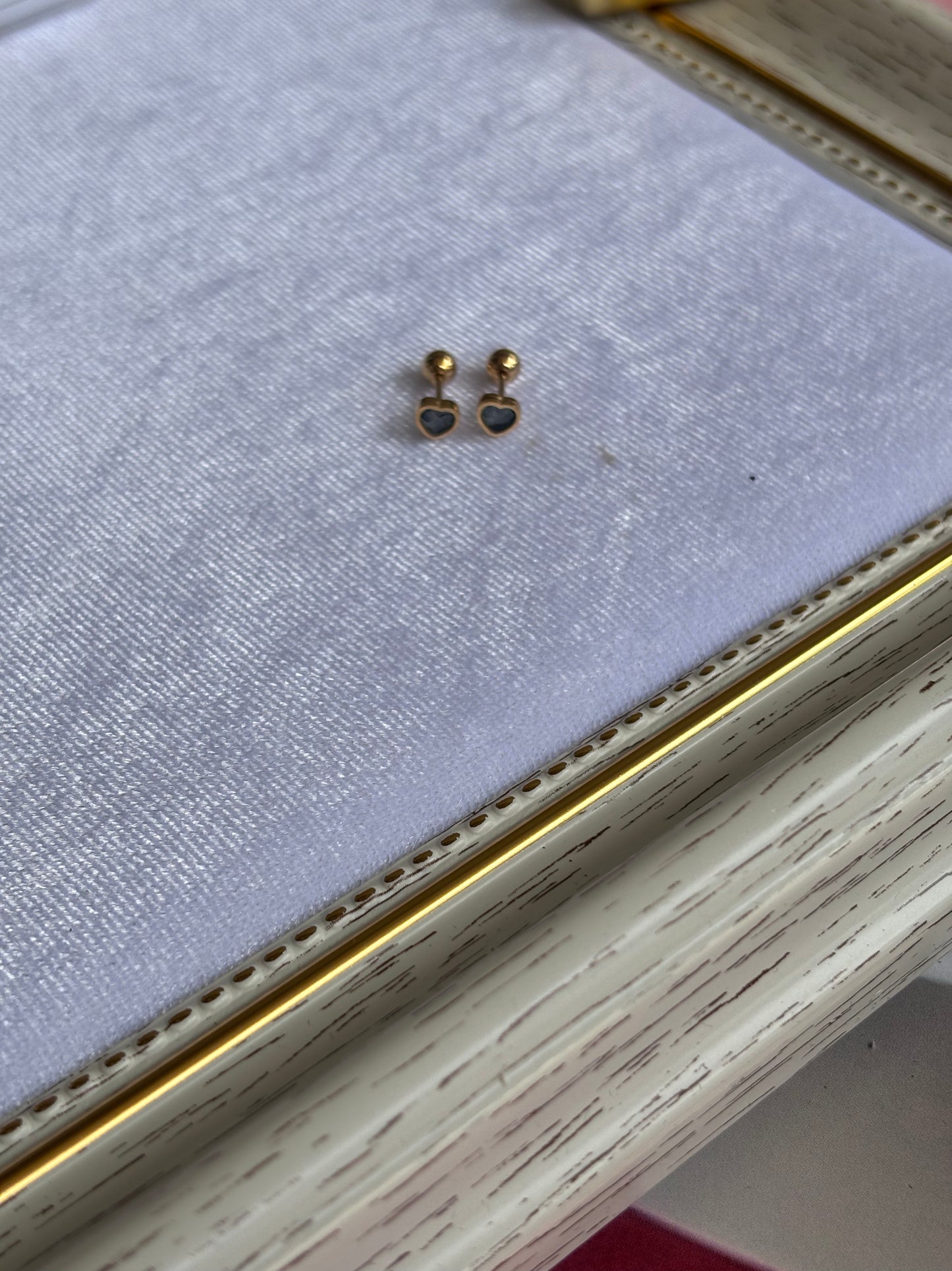 Black stone heart studs