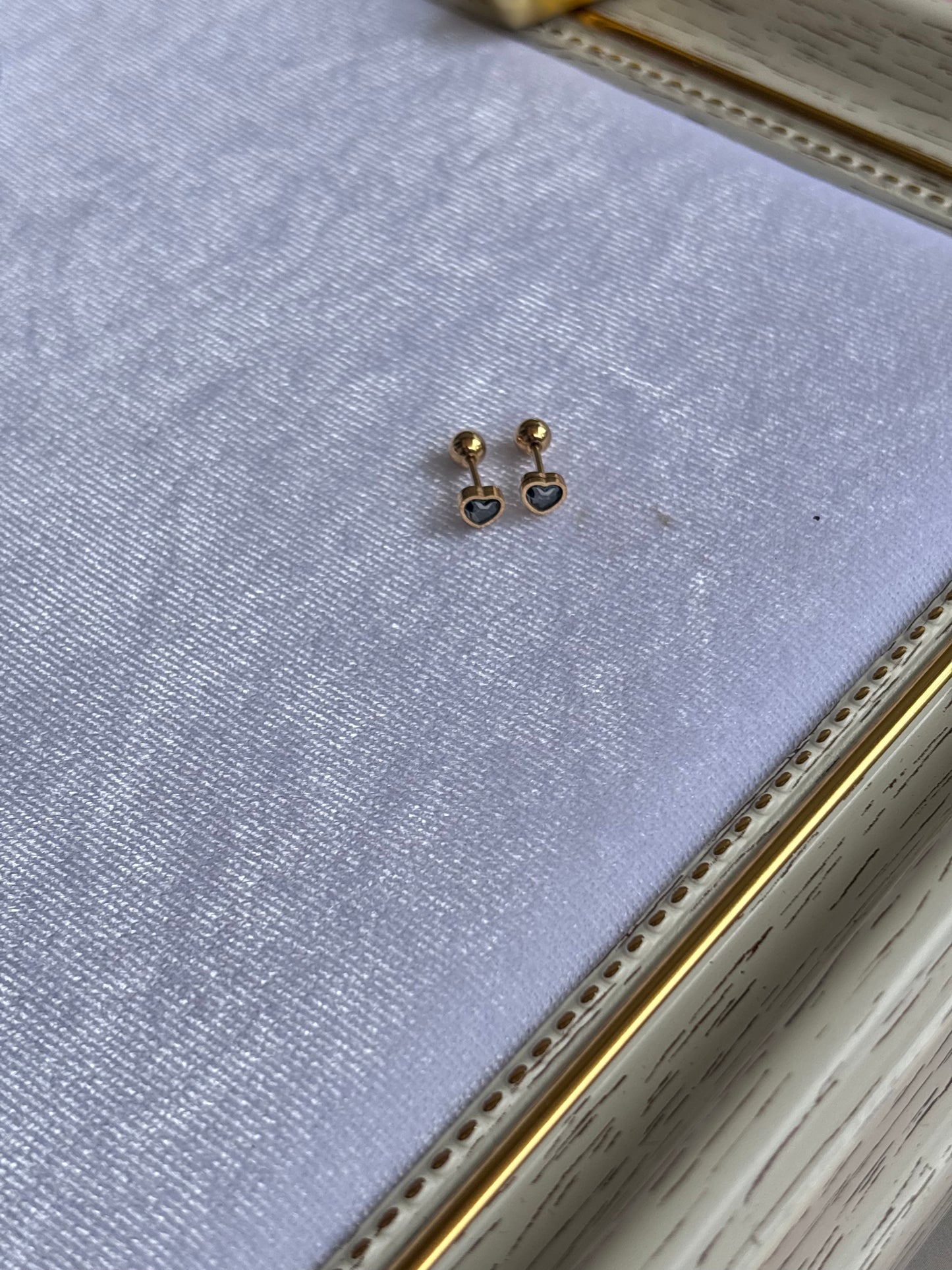 Black stone heart studs