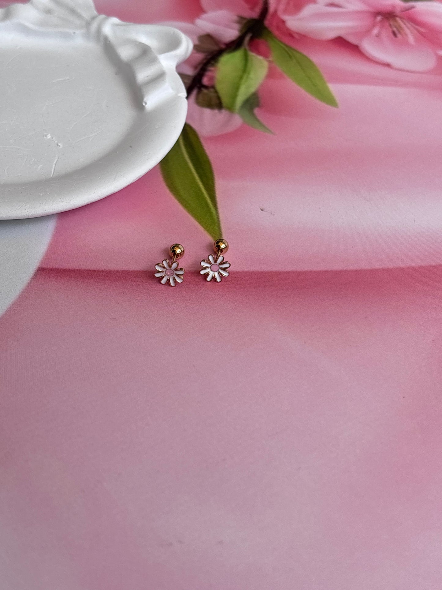 White daisy studs
