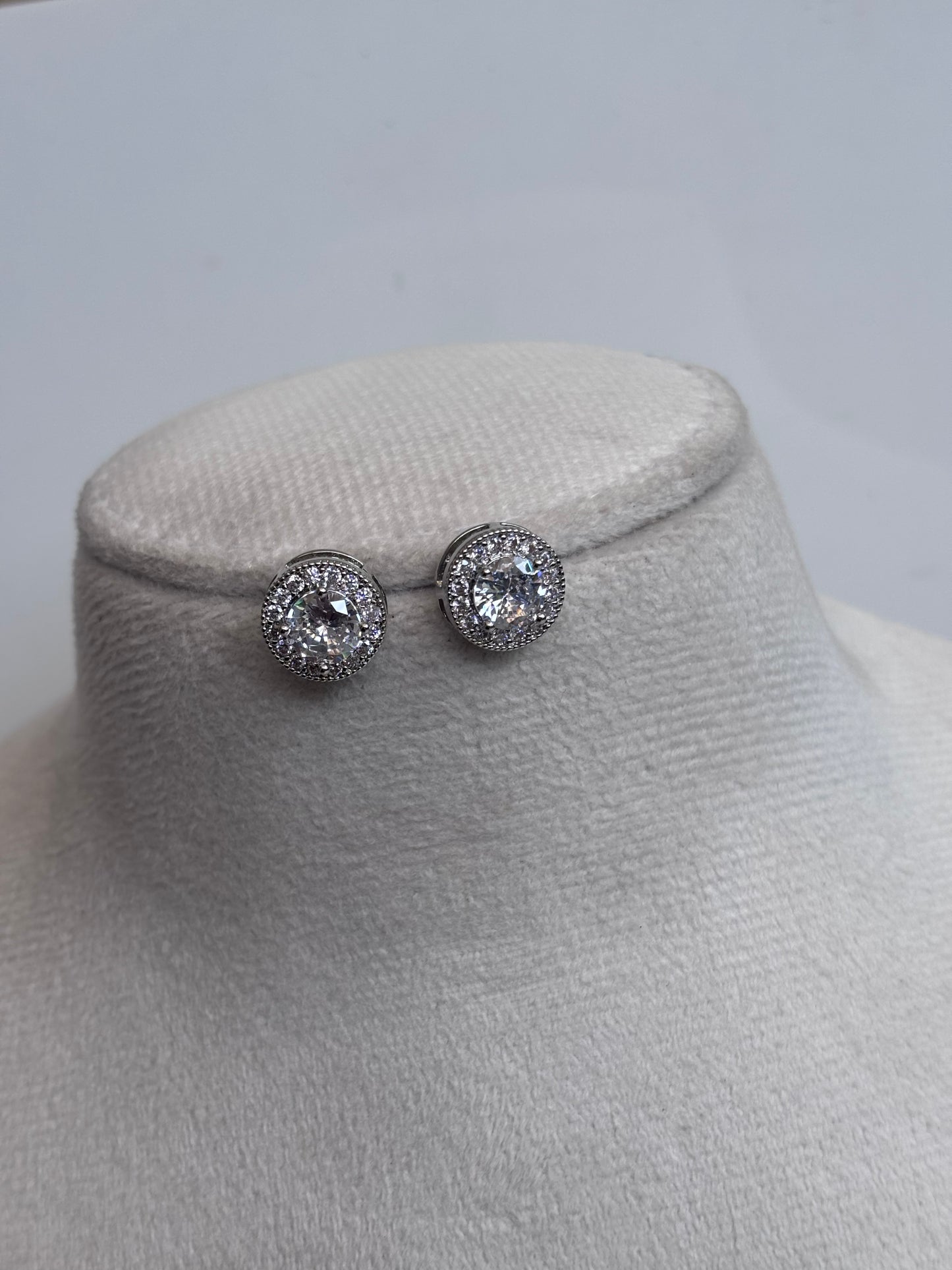 Classic Me Round Zirconia studs