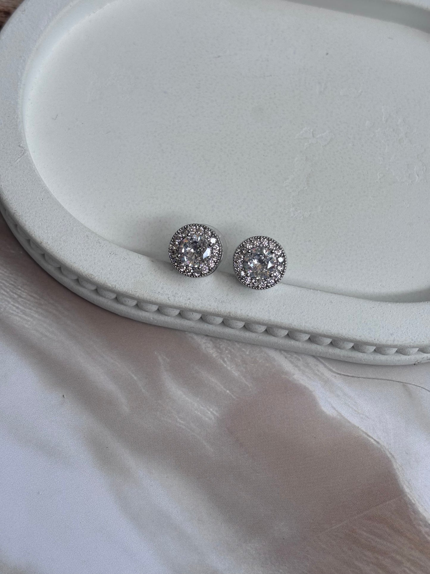 Classic Me Round Zirconia studs