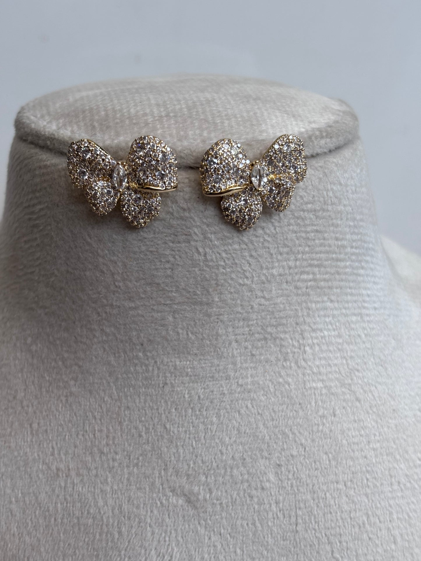 Sparkling Bow Studs