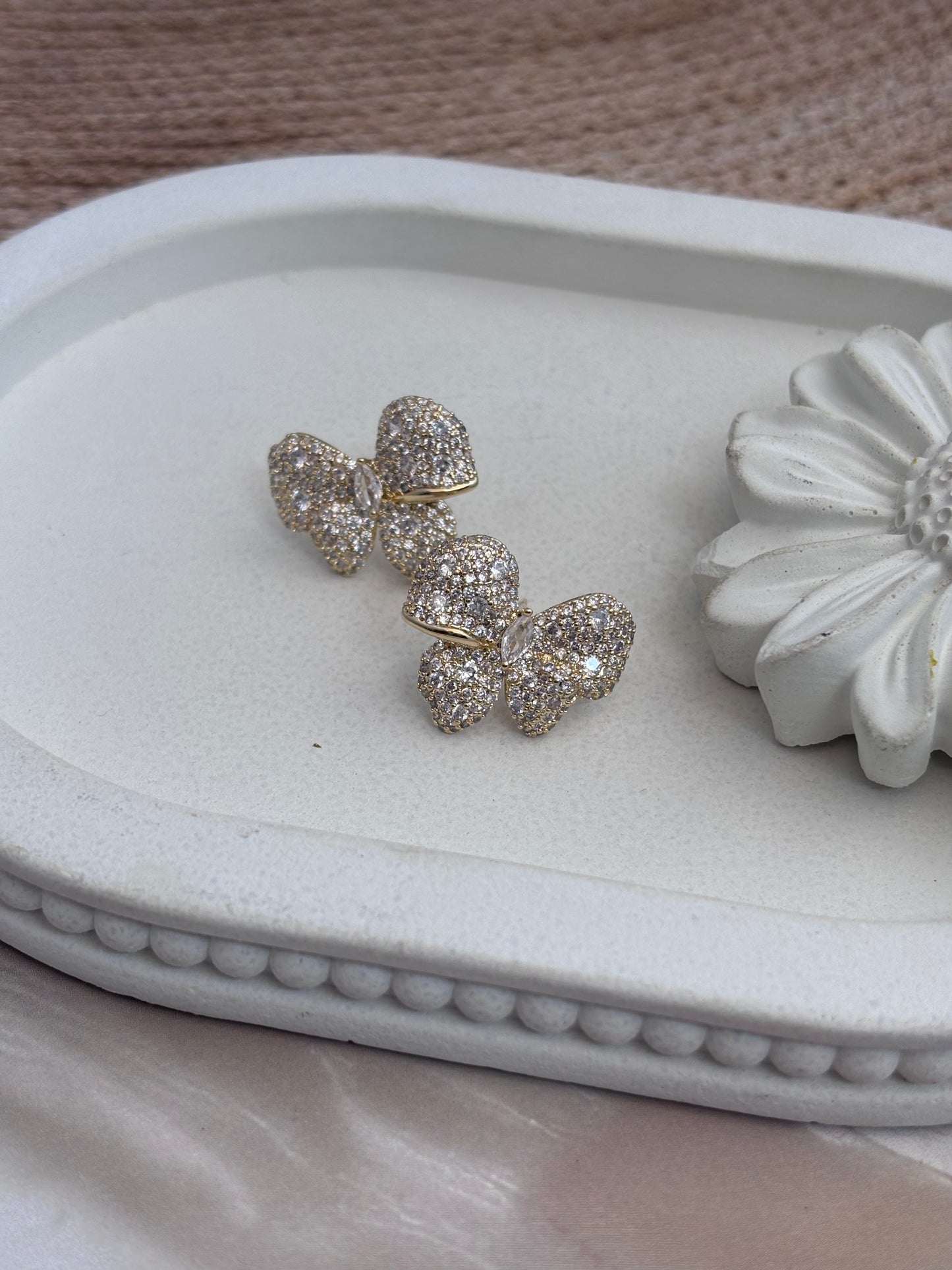 Sparkling Bow Studs