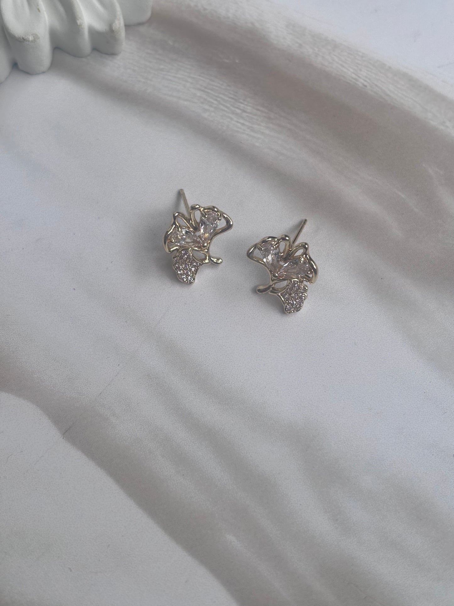 Mossy leaf studs