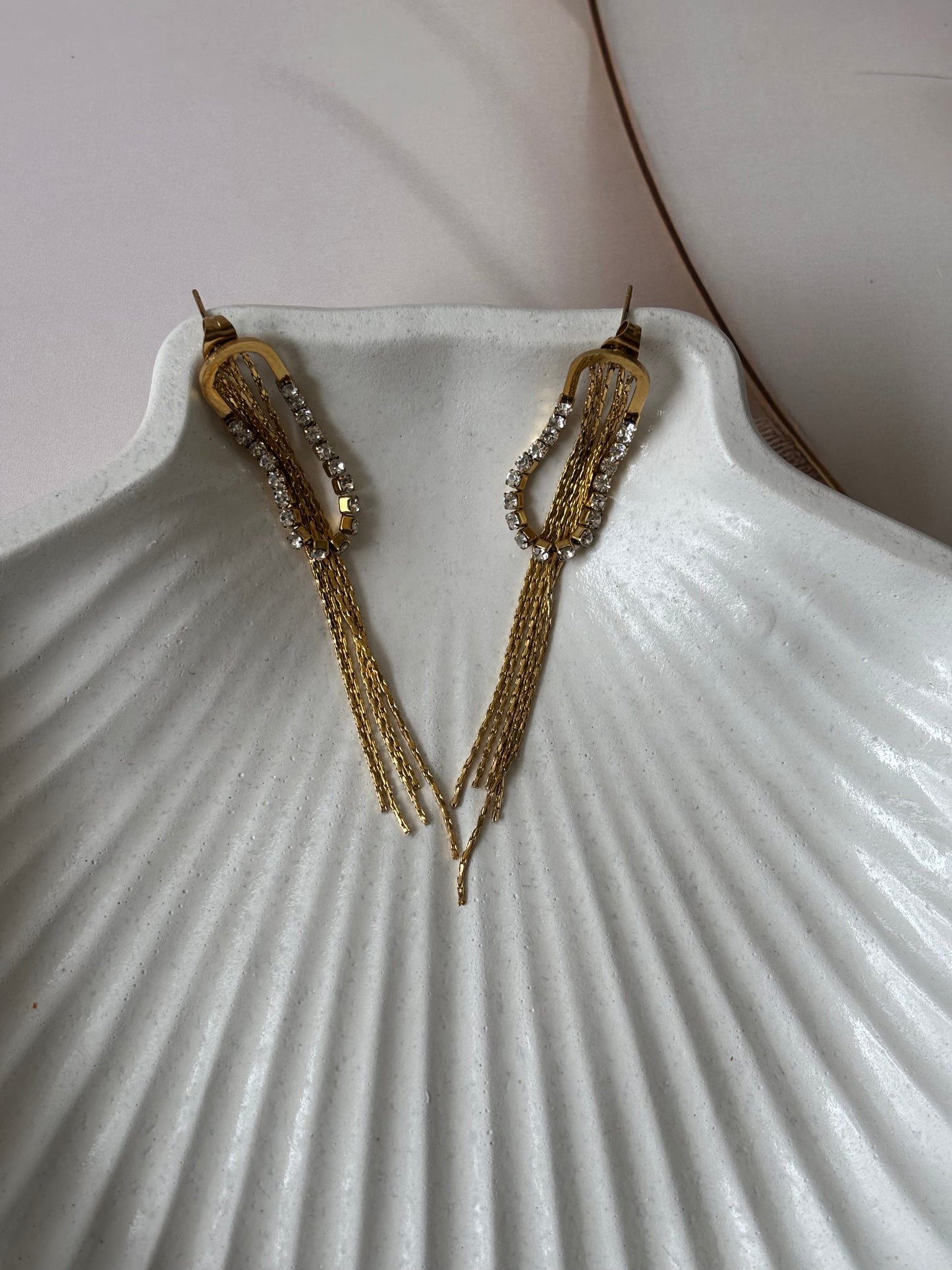 U stone tassel long earrings