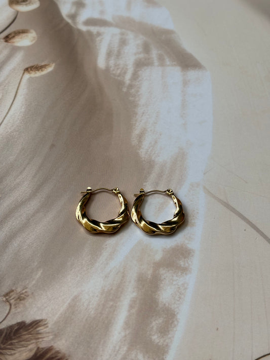 Golden Wavy design round hoops