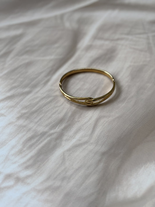 Knot design bracelet