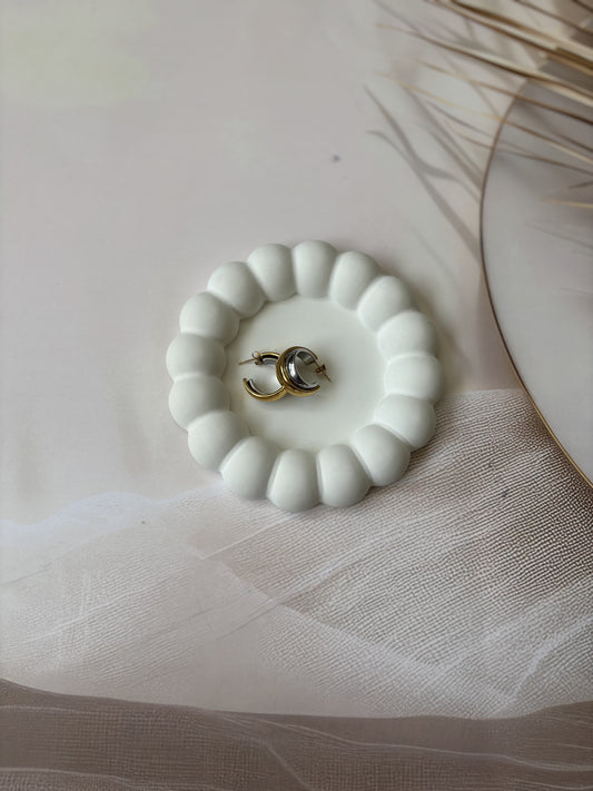 Antitarnish Round dual tone earrings
