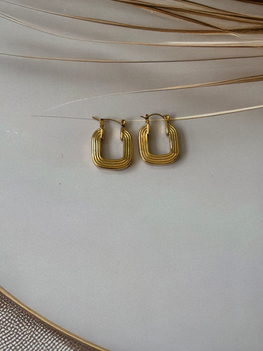 Concentric curvy square hoops earrings