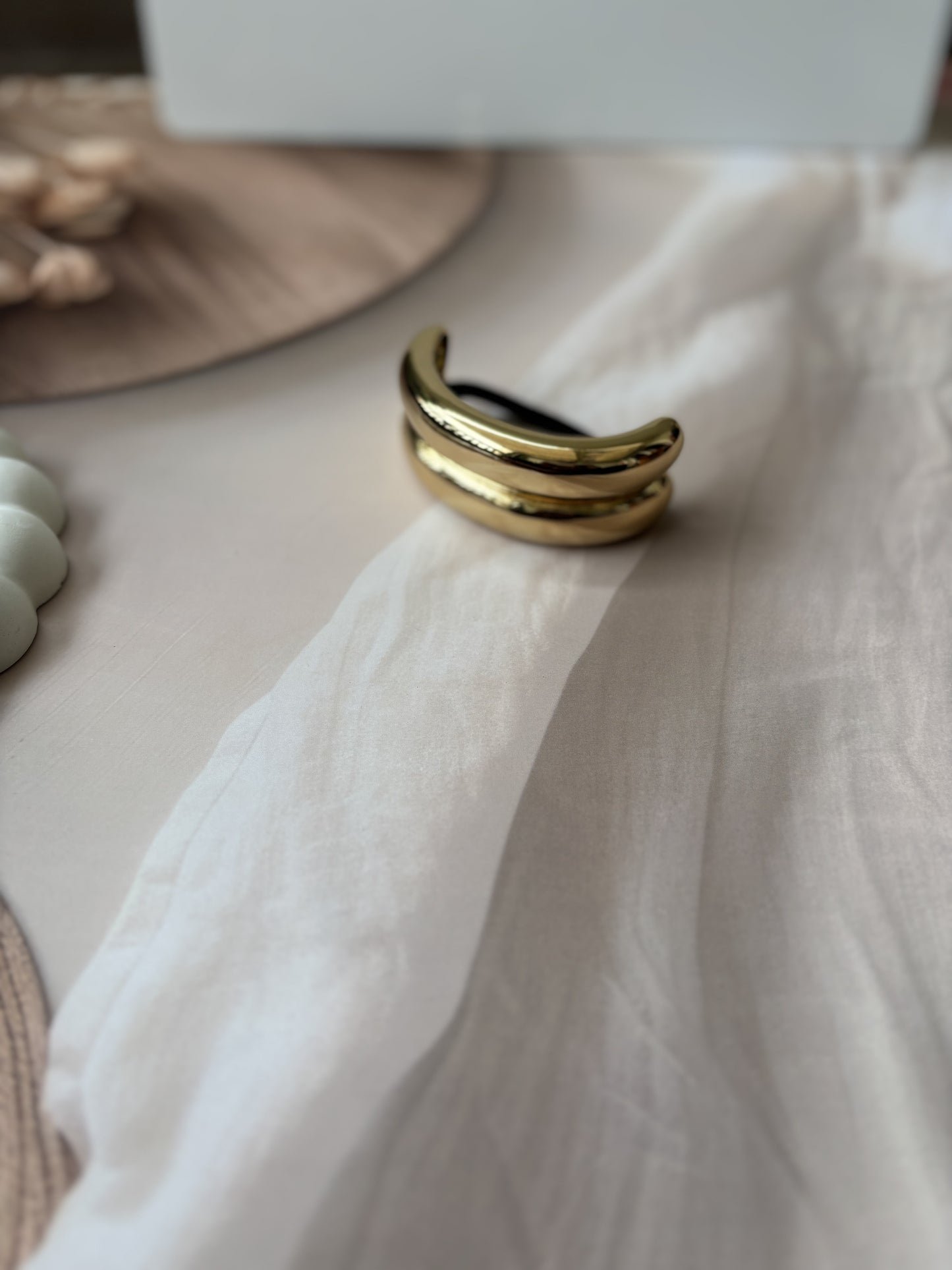 Cuff Motif Hair-Tie
